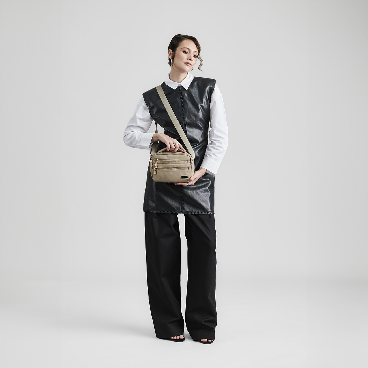 Bolsa de Lado Camel para Dama Madison by Chenson – Estilo y Comodidad - vista 2