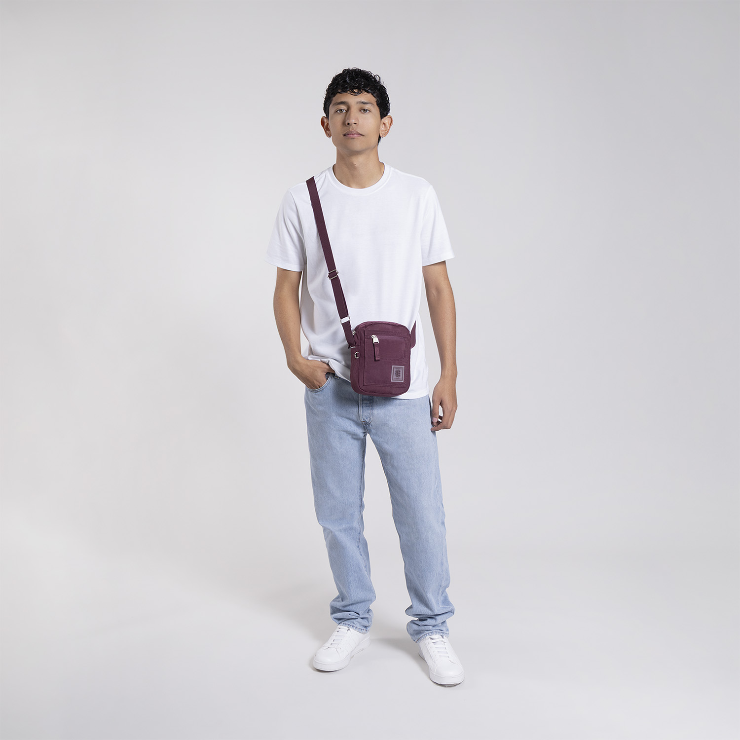 Bolsa de lado juvenil magenta 1818 by Chenson con múltiples bolsillos - vista 2