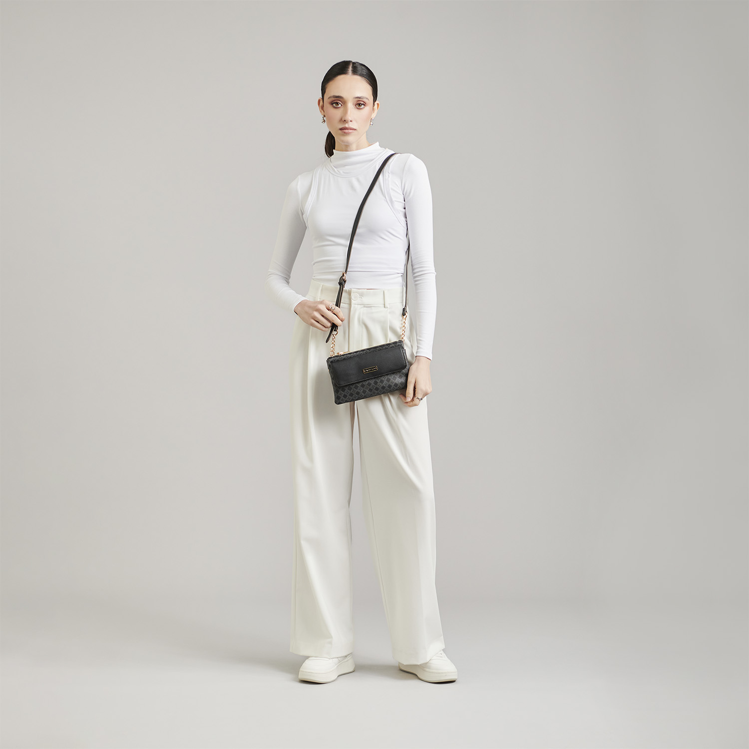 Bolsa de Lado para Dama Madison by Chenson en Negro con Doble Compartimento - vista 2