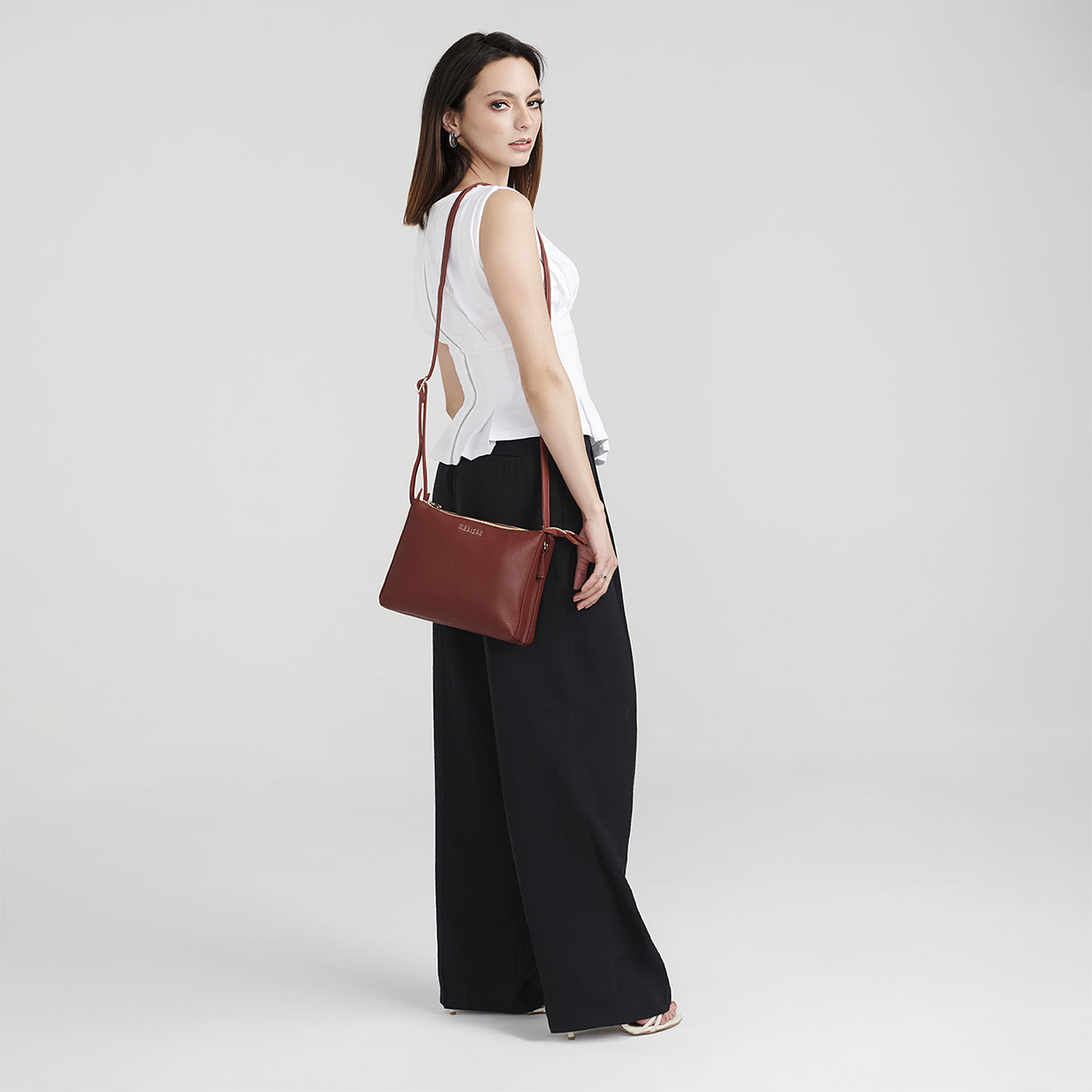 Bolsa de Lado para Dama Madison by Chenson Magenta con Doble Compartimento - vista 2