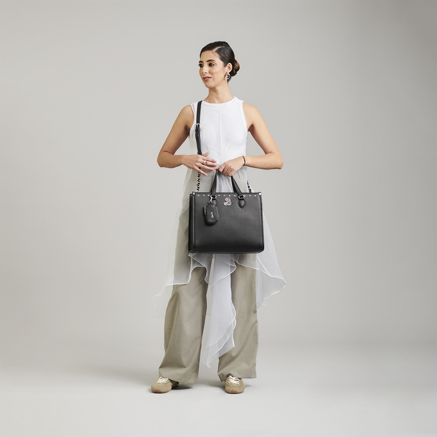 Bolsa de mano para dama Barbie by Chenson negra | Elegancia y funcionalidad - vista 2