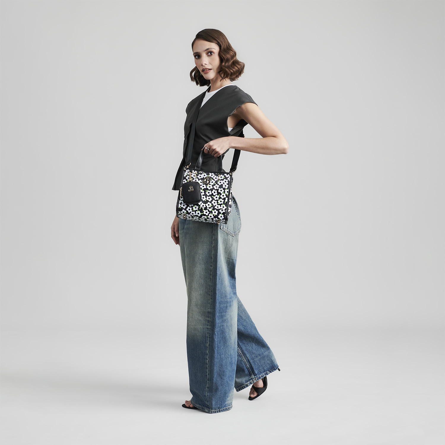 Bolsa de Mano para Dama Barbie by Chenson Negra – Elegancia y Versatilidad - vista 2