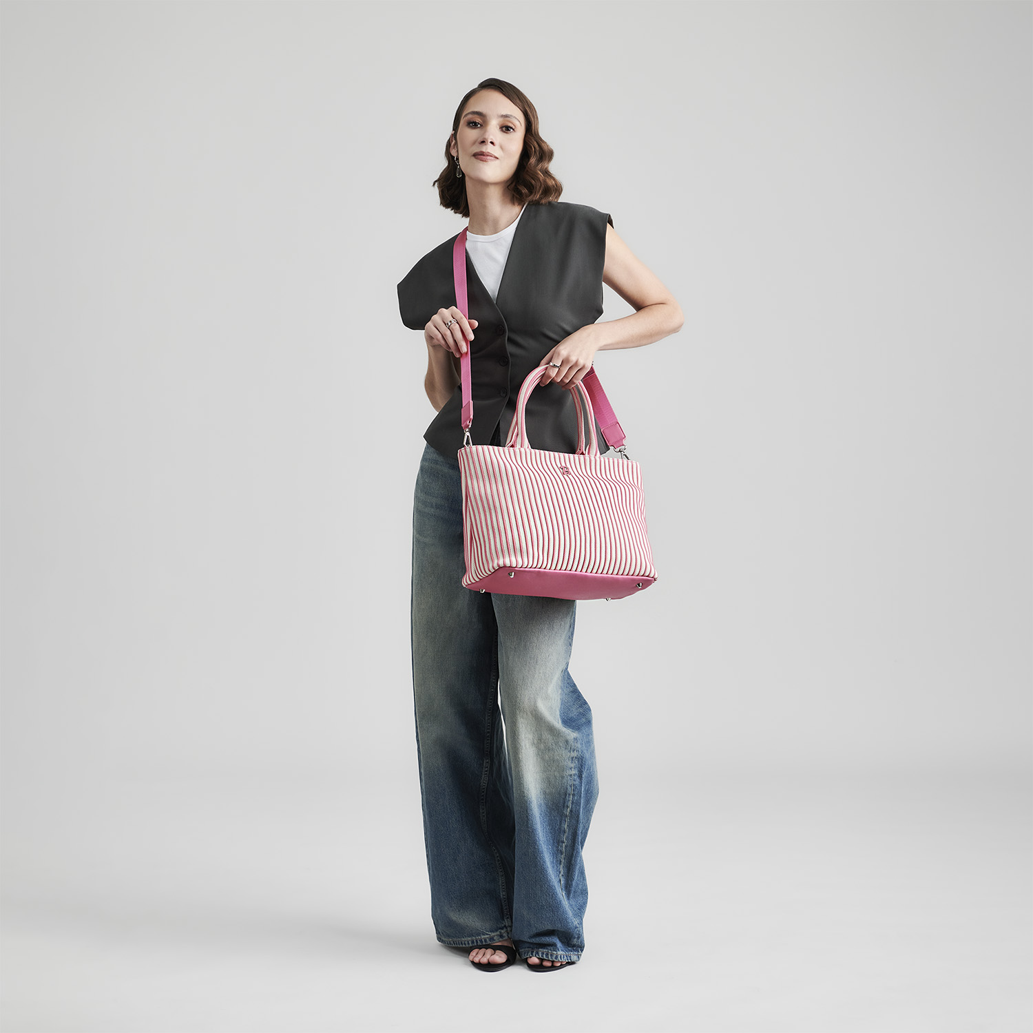 Bolsa de Mano para Dama Barbie by Chenson Rosa – Estilo y Comodidad - vista 2