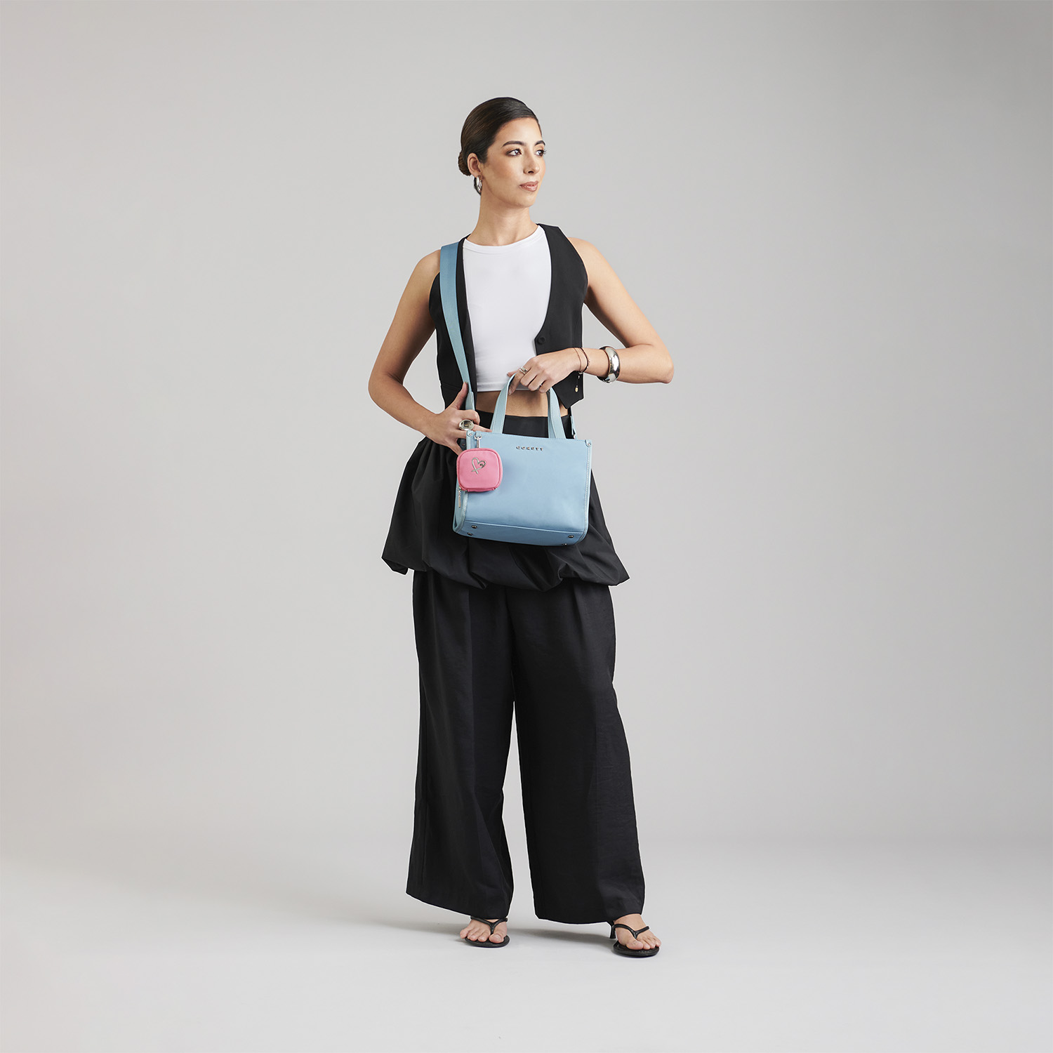 Bolsa de Mano para Dama Gorétt by Chenson Azul con Amplio Compartimento - vista 2