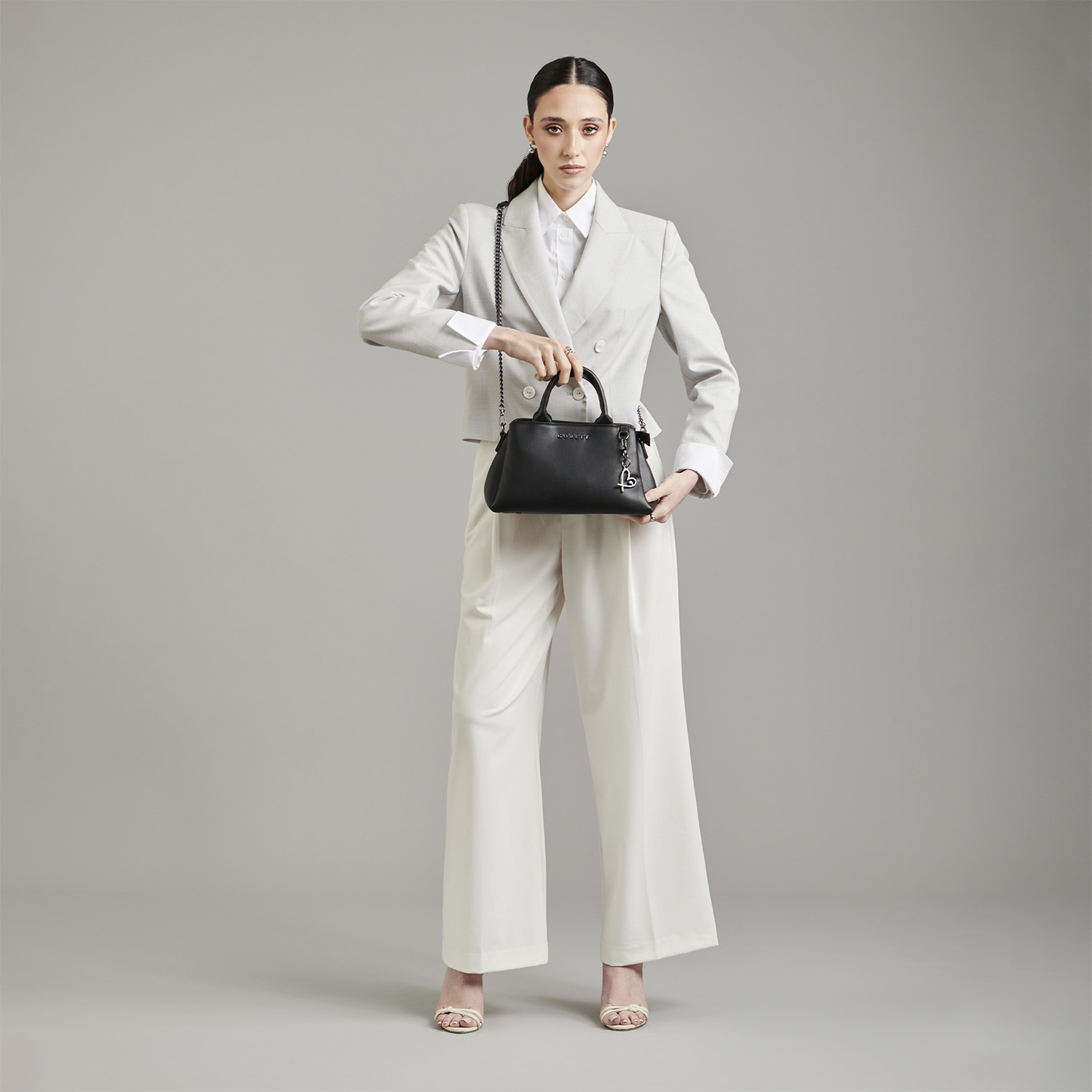 Bolsa de Mano para Dama Gorétt by Chenson Negra – Elegancia y Funcionalidad - vista 2