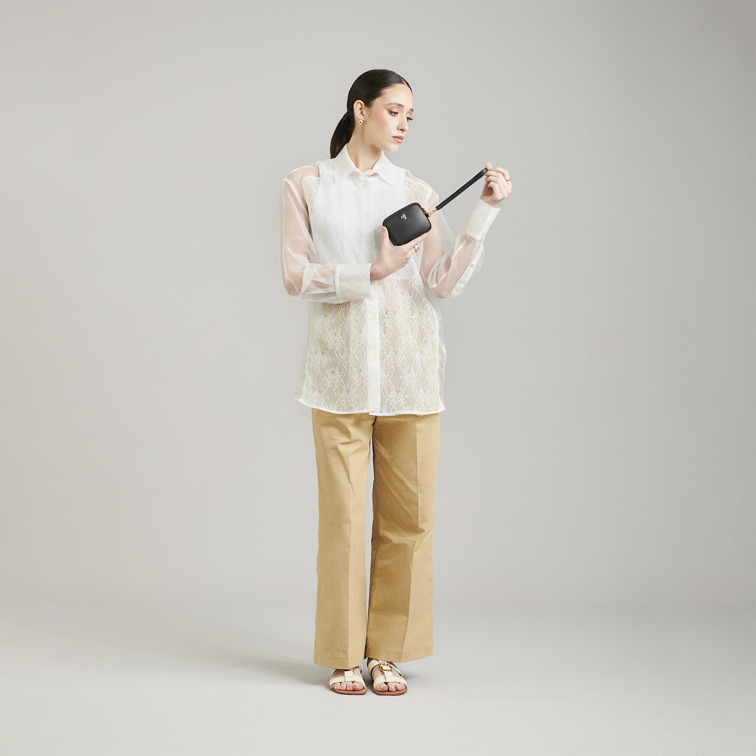 Bolsa de Mano para Dama Gorétt by Chenson Negra – Elegancia y Versatilidad - vista 2