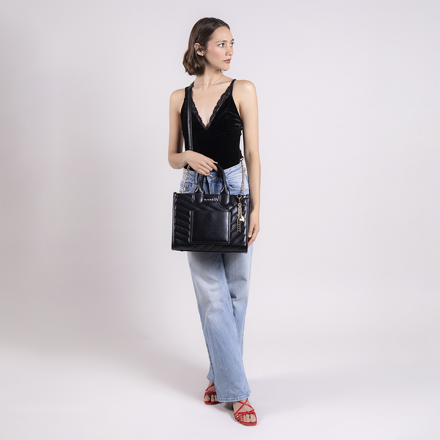 Bolsa de Mano para Dama Gorétt by Chenson Negro – Estilo Casual y Funcional - vista 2