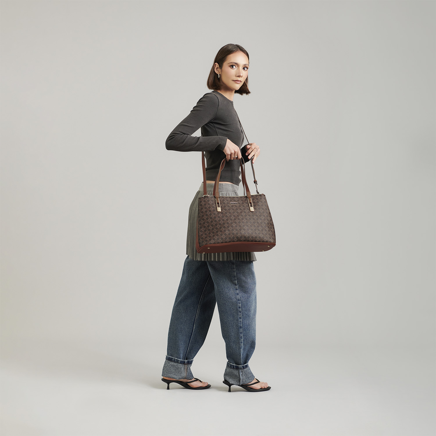 Bolsa de Mano para Dama Madison by Chenson Café con Asa Ajustable - vista 2