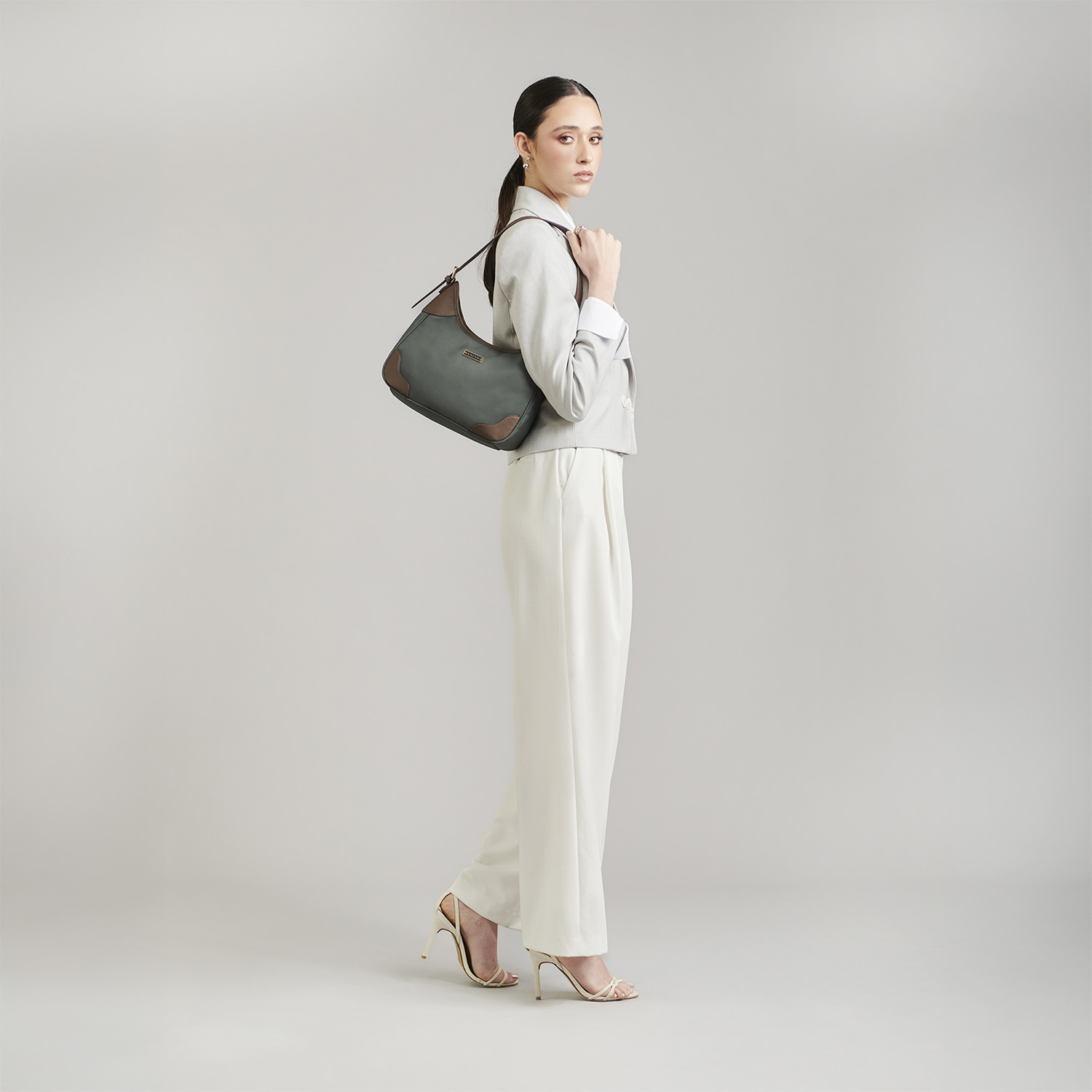 Bolsa de Mano para Dama Madison by Chenson Gris – Estilo y Funcionalidad - vista 2