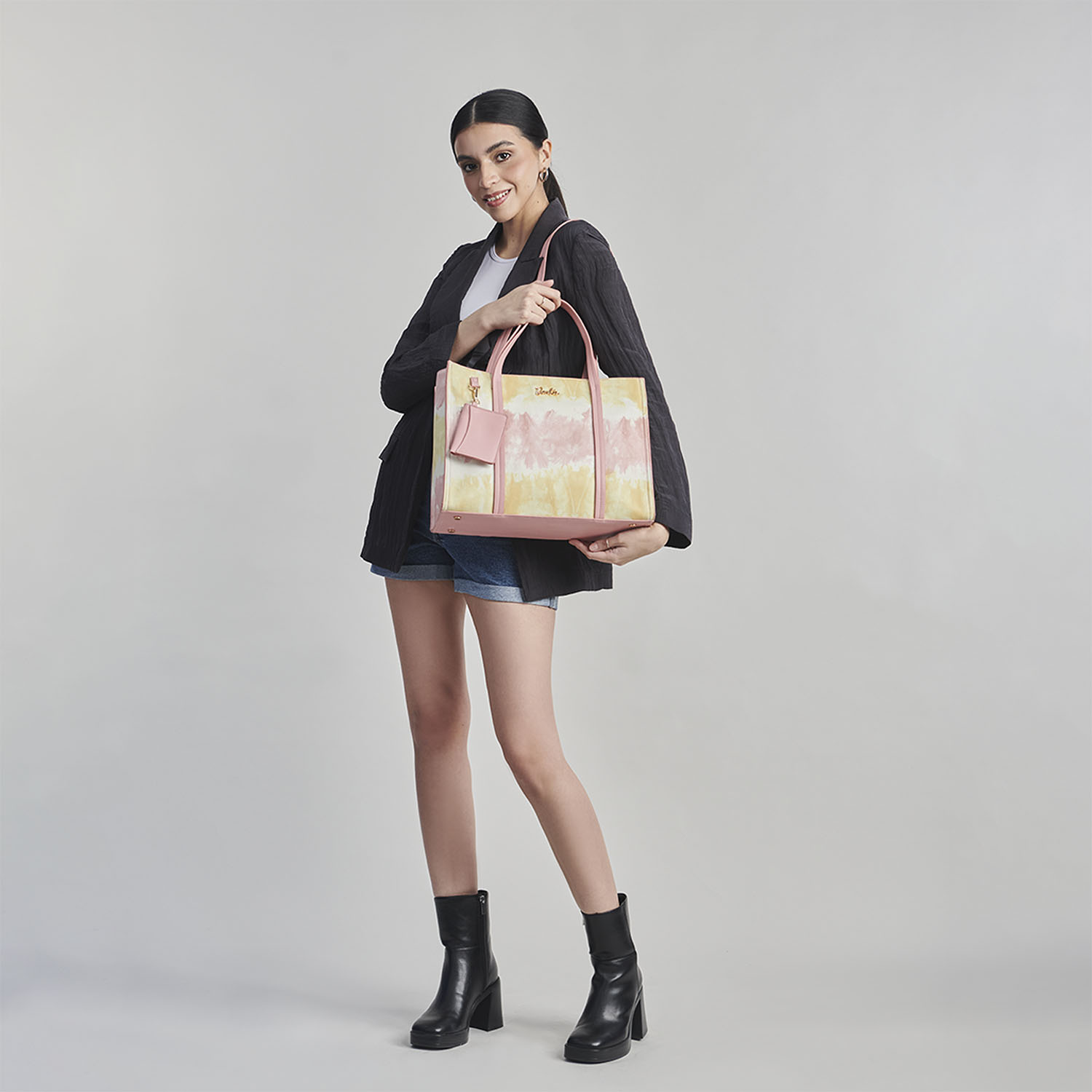 Bolsa grande para dama Barbie by Chenson Color Rosa con diseño práctico - vista 2