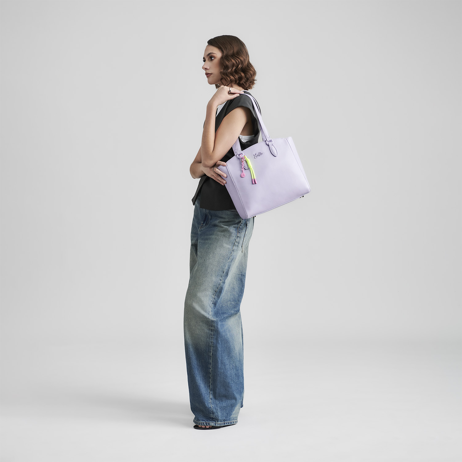 Bolsa grande para dama Barbie by Chenson color violeta con compartimentos - vista 2