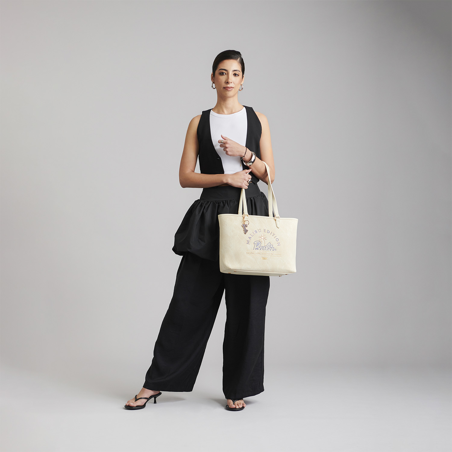 Bolsa grande para dama Barbie by Chenson en amarillo – Estilo y funcionalidad - vista 2