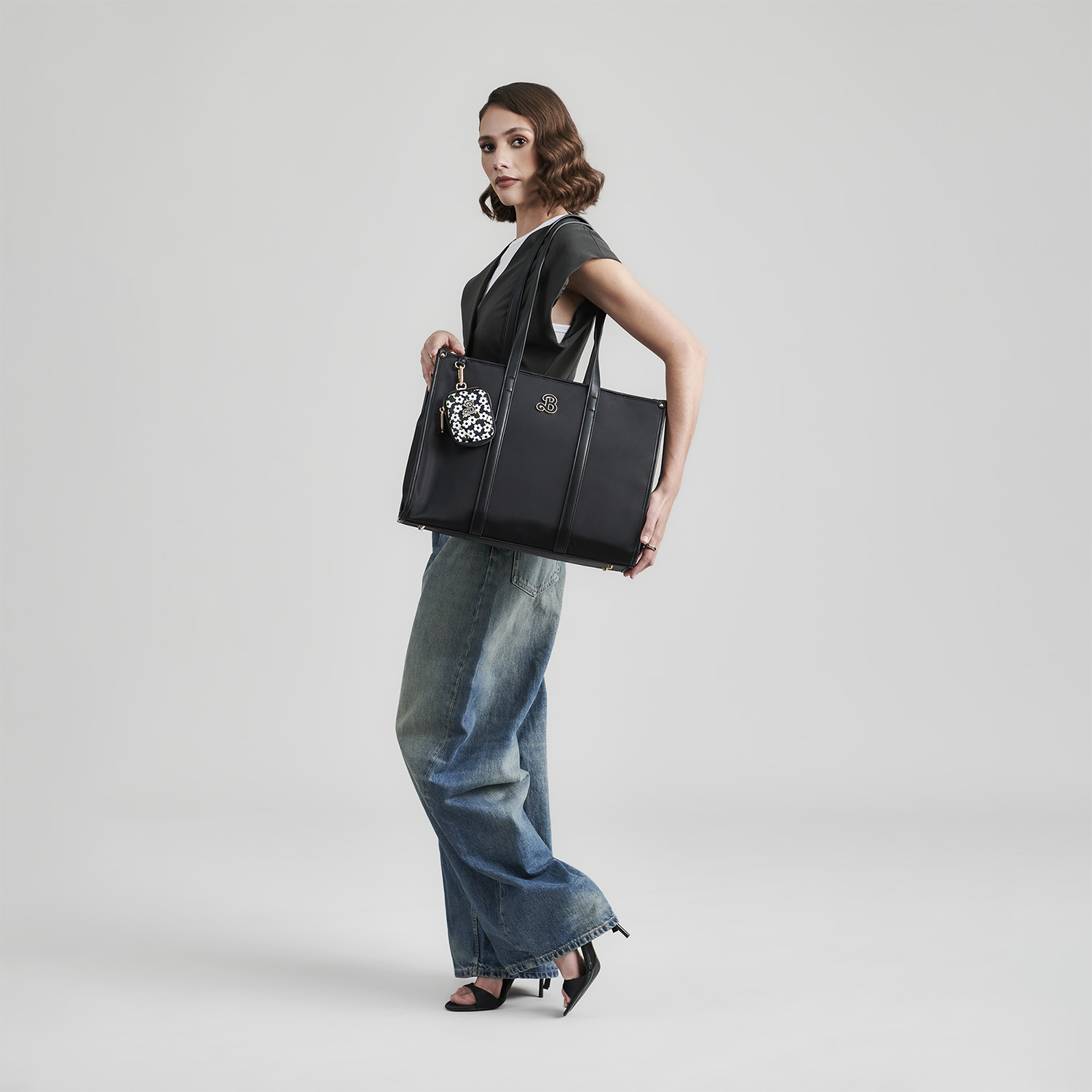 Bolsa grande para dama Barbie by Chenson en negro – Estilo y funcionalidad - vista 2