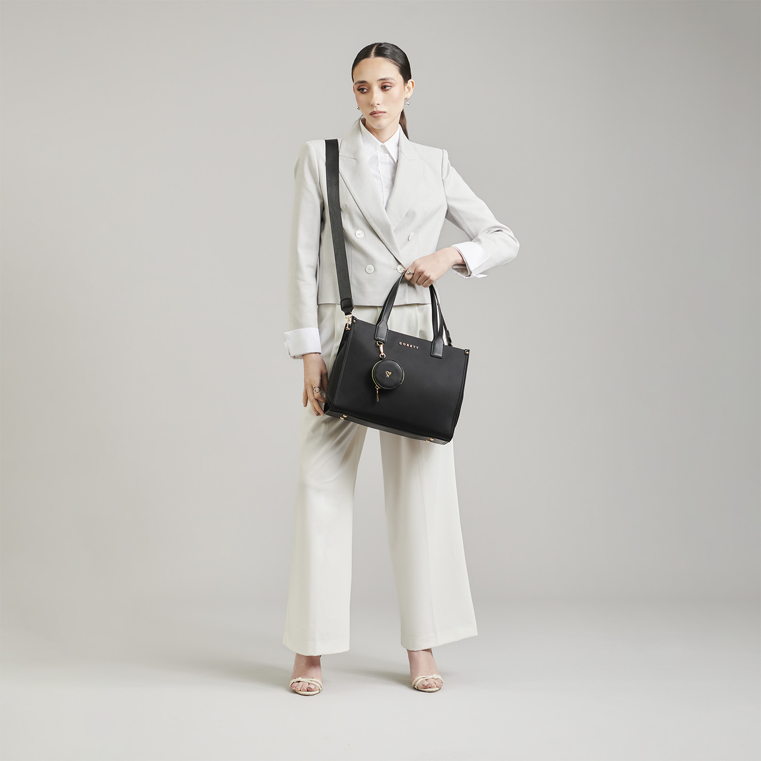 Bolsa grande para dama Gorétt by Chenson en color negro | Elegancia y funcionalidad - vista 2