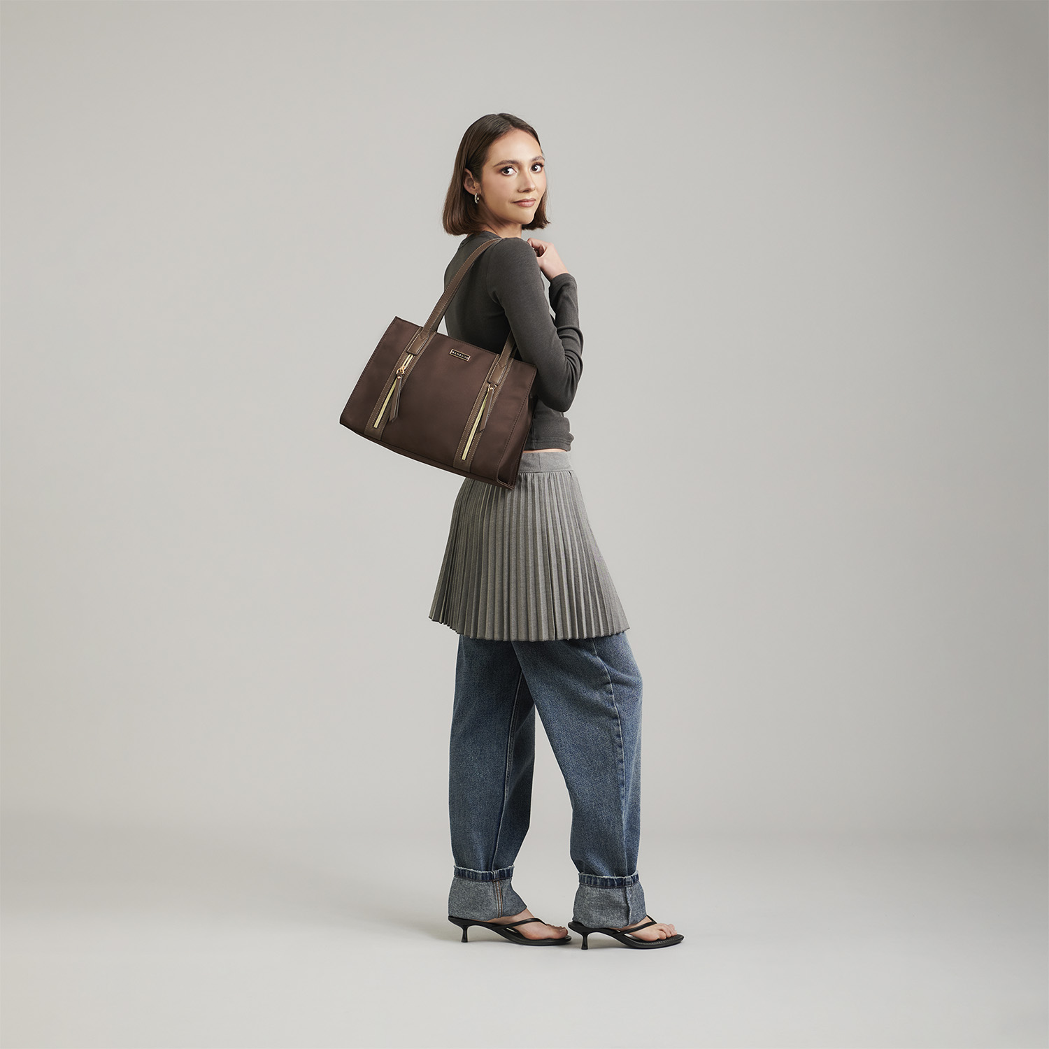 Bolsa grande para dama Madison by Chenson Café Satinado – Estilo y funcionalidad - vista 2