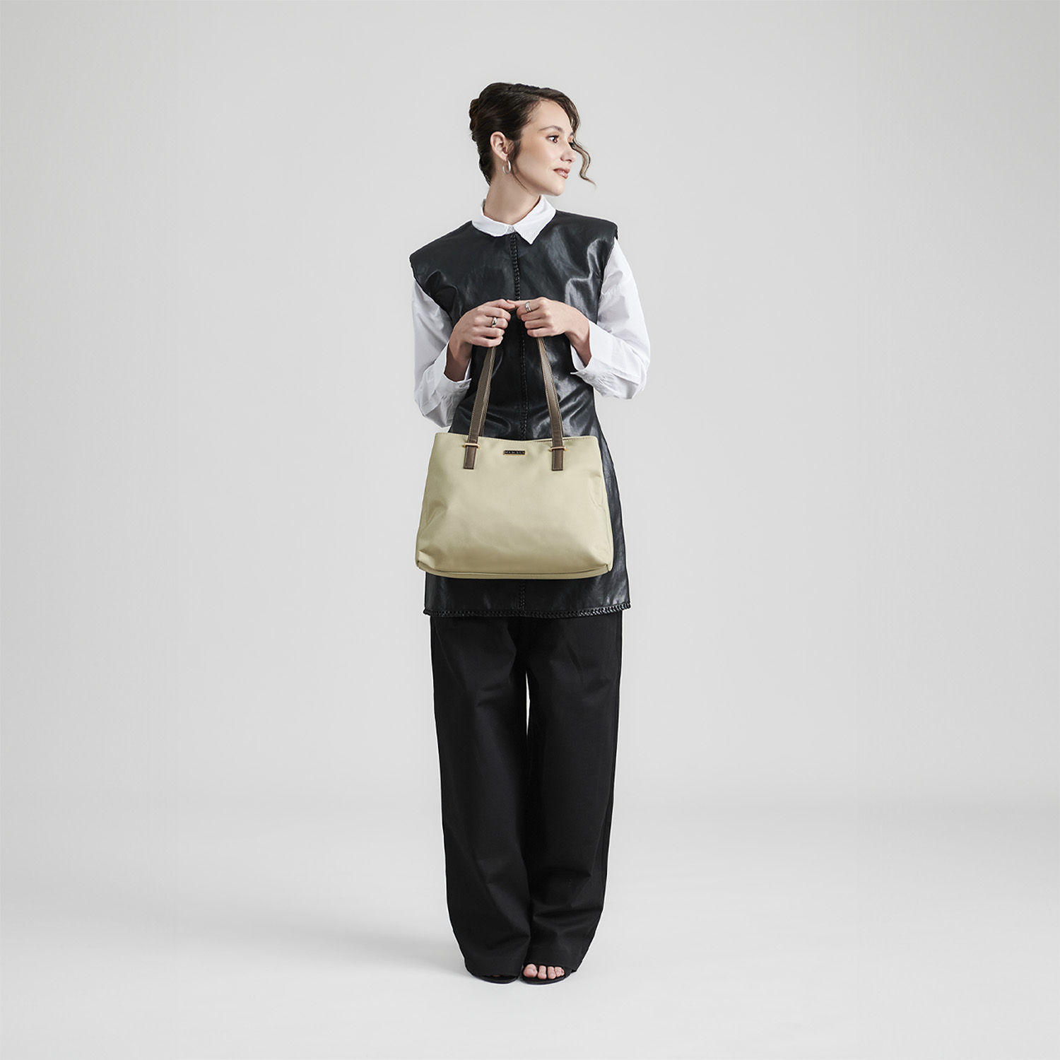 Bolsa grande para dama Madison by Chenson camel con doble compartimento - vista 2