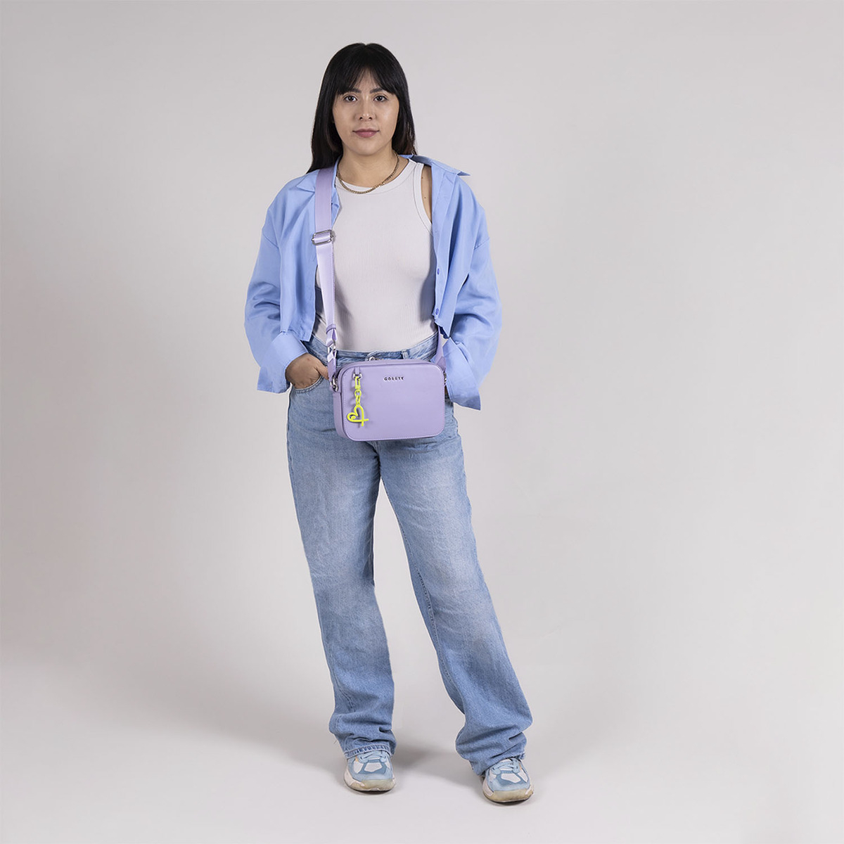 Bolso Crossbody Mediano Gorett Chenson Lizzie Para Dama Lila Acabado De Los Herrajes Níquel Diseño De La Tela Liso - vista 2