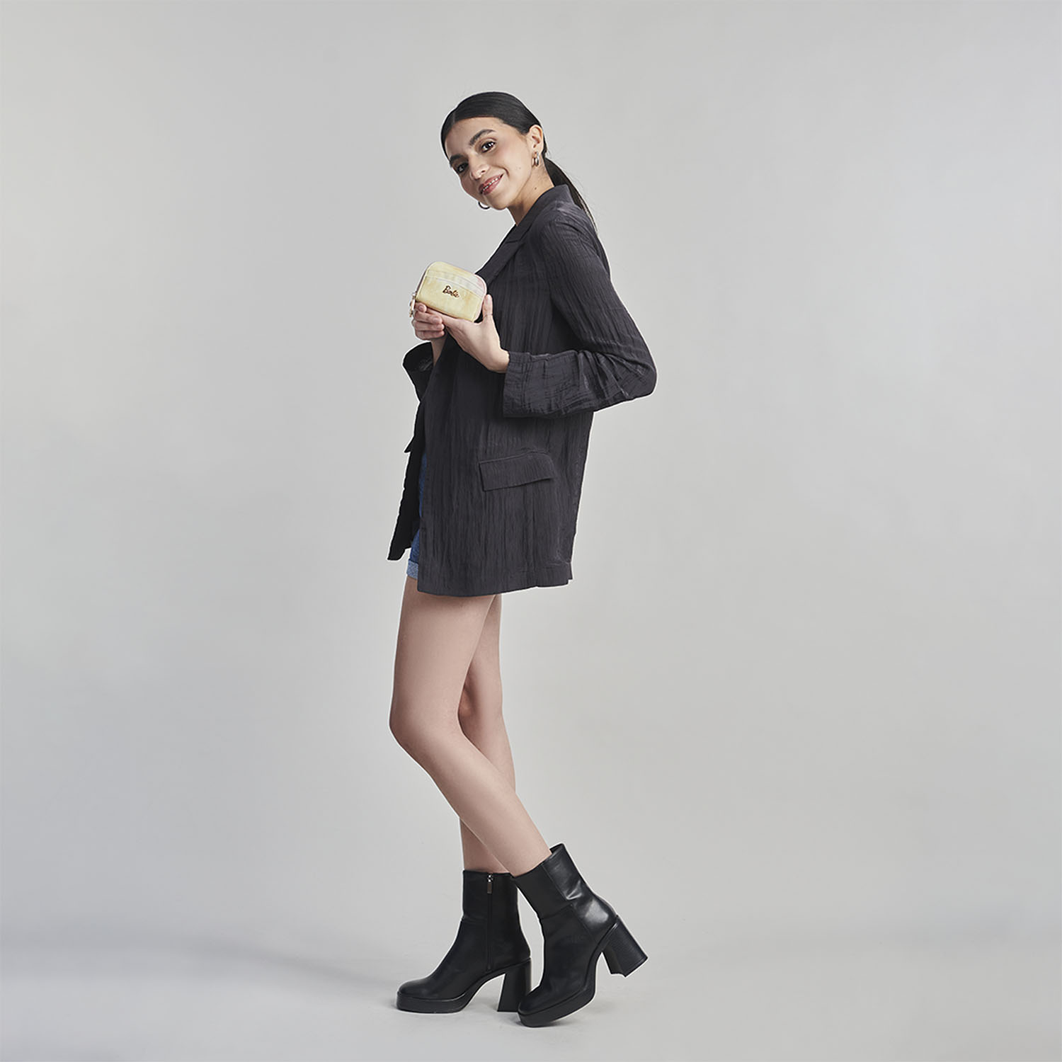 Cartera Barbie by Chenson Rosa para Dama con Compartimento Principal - vista 2