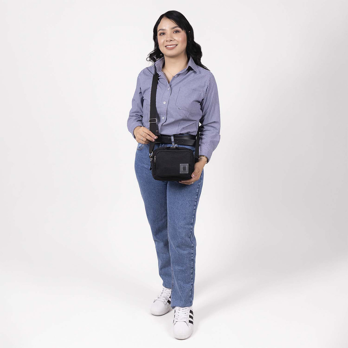 Crossbody Chenson Modelo Zilp Unisex 1866551-3 Color Negro - vista 2