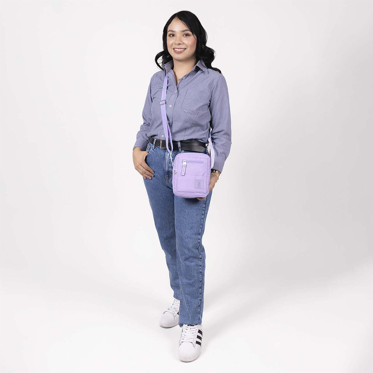 Crossbody Chico Chenson 1818 Color Lila Zilp Impermeable Acabado De Los Herrajes Níquel Diseño De La Tela Lisa - vista 2