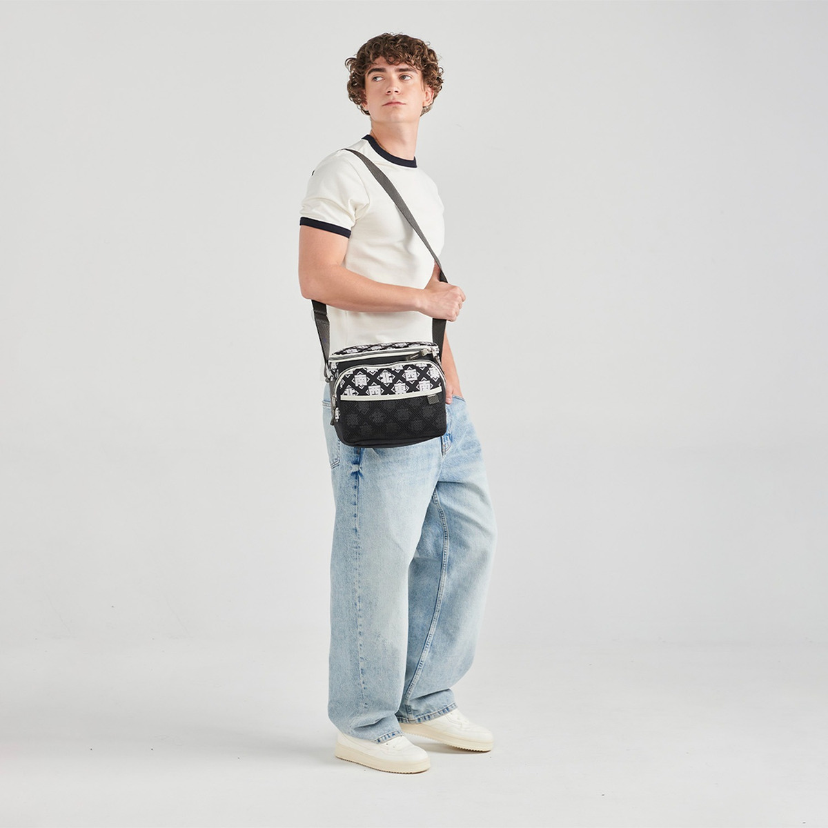 Lonchera Chenson Modelo 1870176-3 Color Negro Baldur Escolar - vista 2