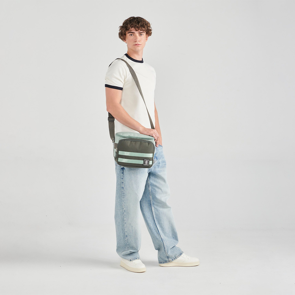 Lonchera Chenson Modelo 1870186-2 Color Verde Belt Escolar - vista 2