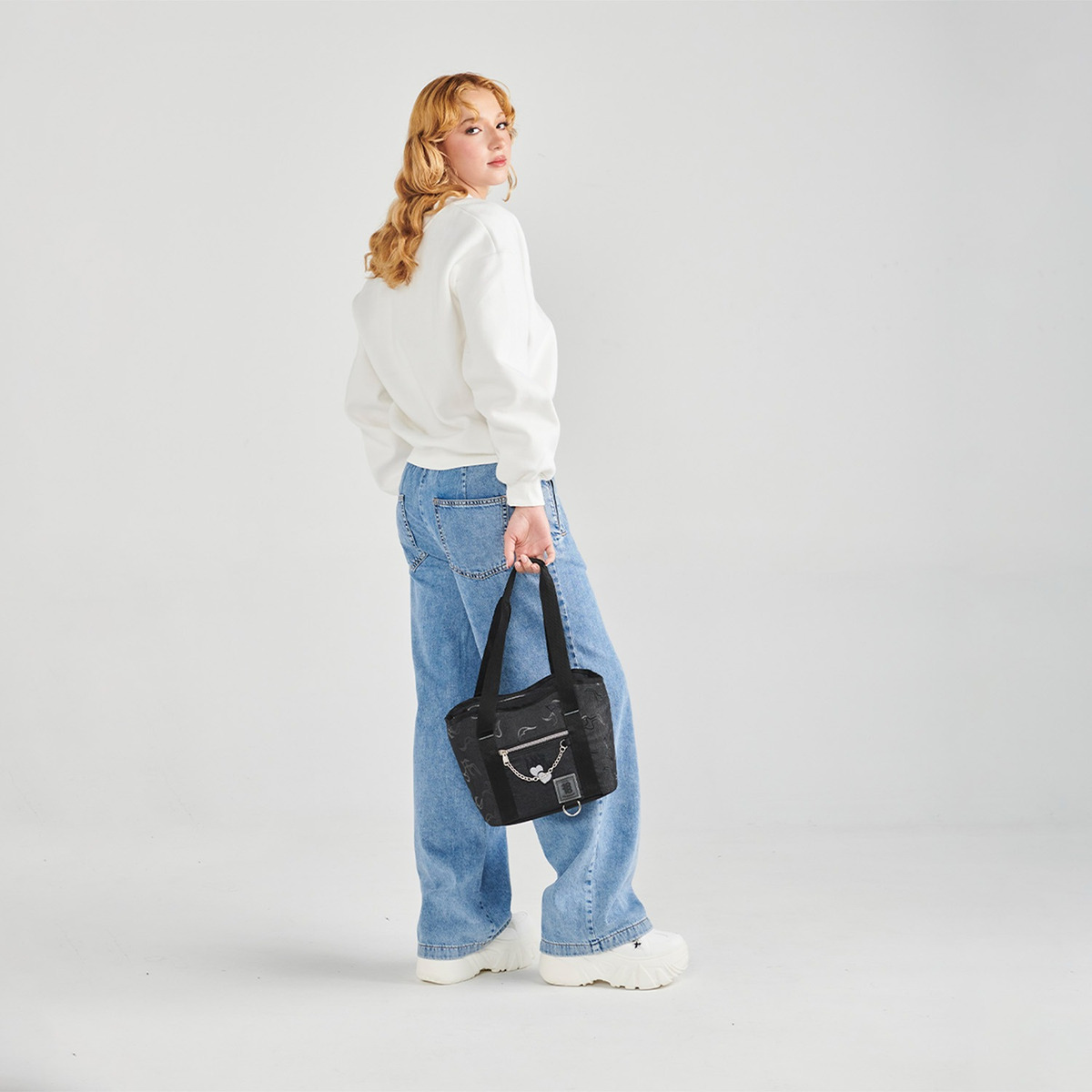 Lonchera Escolar 1818 Chenson Nina 1870494-3 Color Negro - vista 2