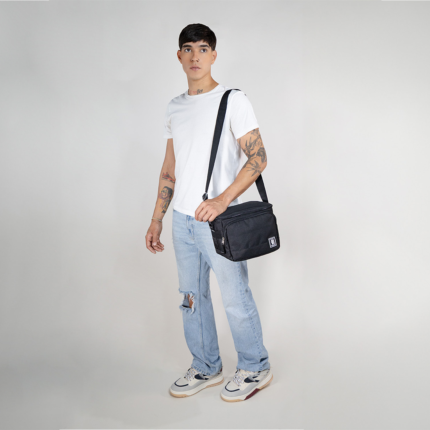 Lonchera escolar térmica 1818 by Chenson color negro para uso juvenil - vista 2