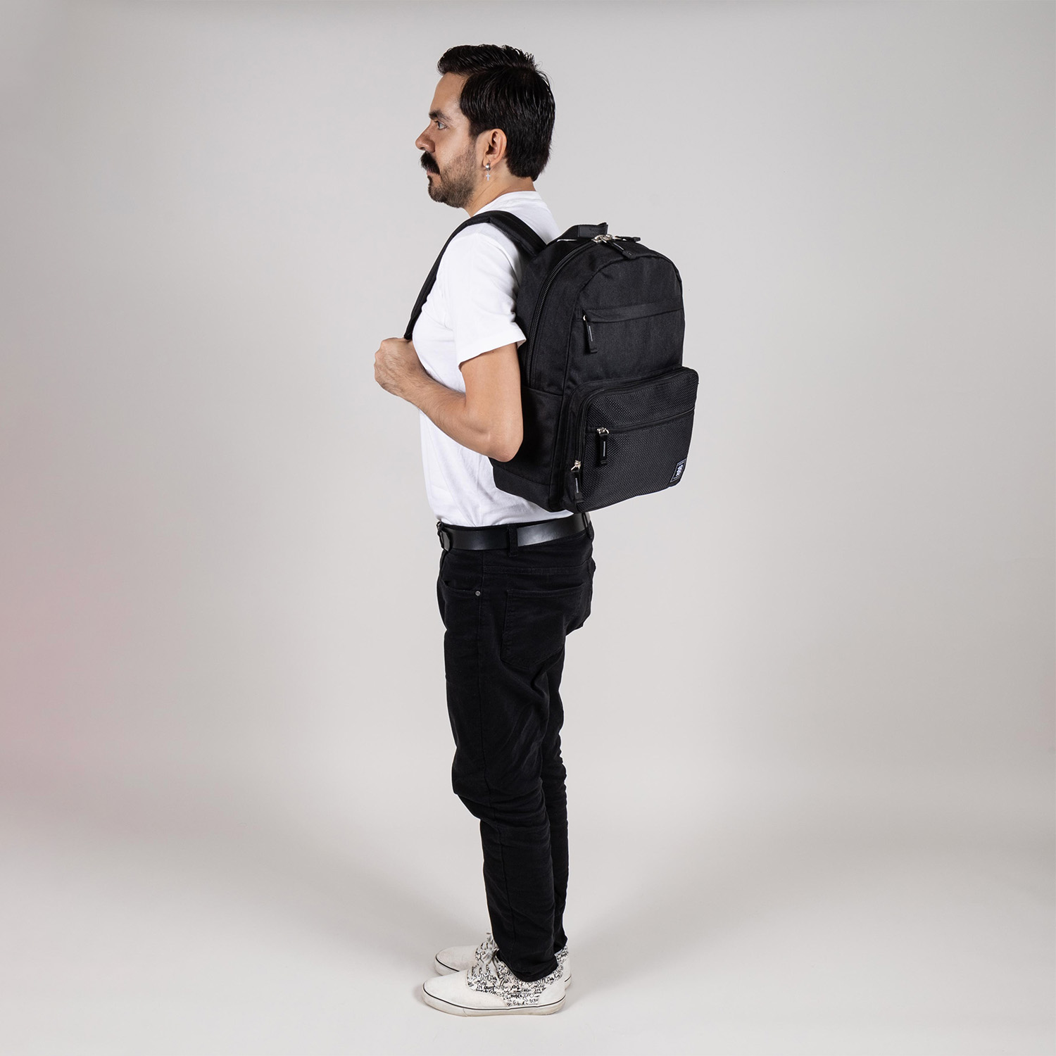 Mochila juvenil 1818 by Chenson negra con funcionalidad y estilo - vista 2