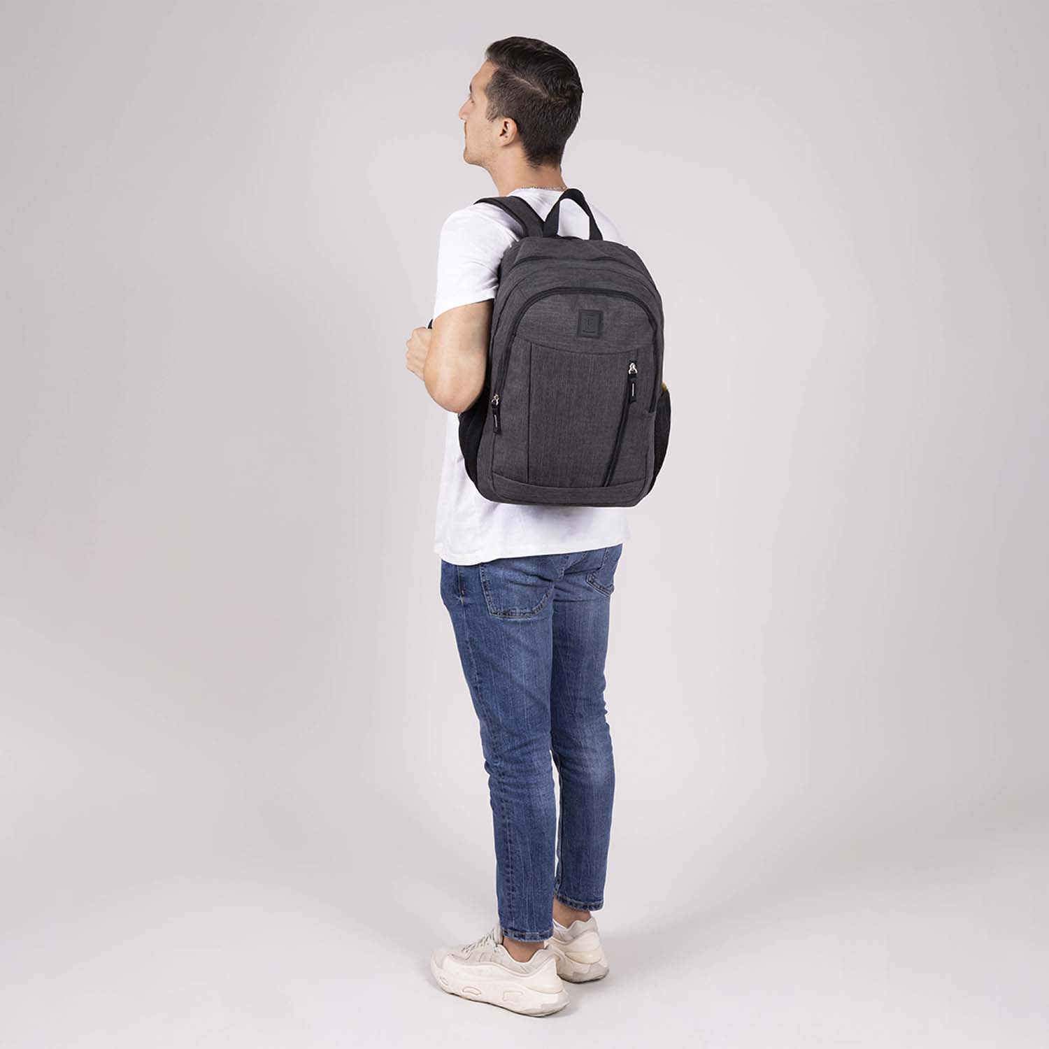 Mochila escolar juvenil 1818 by Chenson negra con amplio compartimento - vista 2