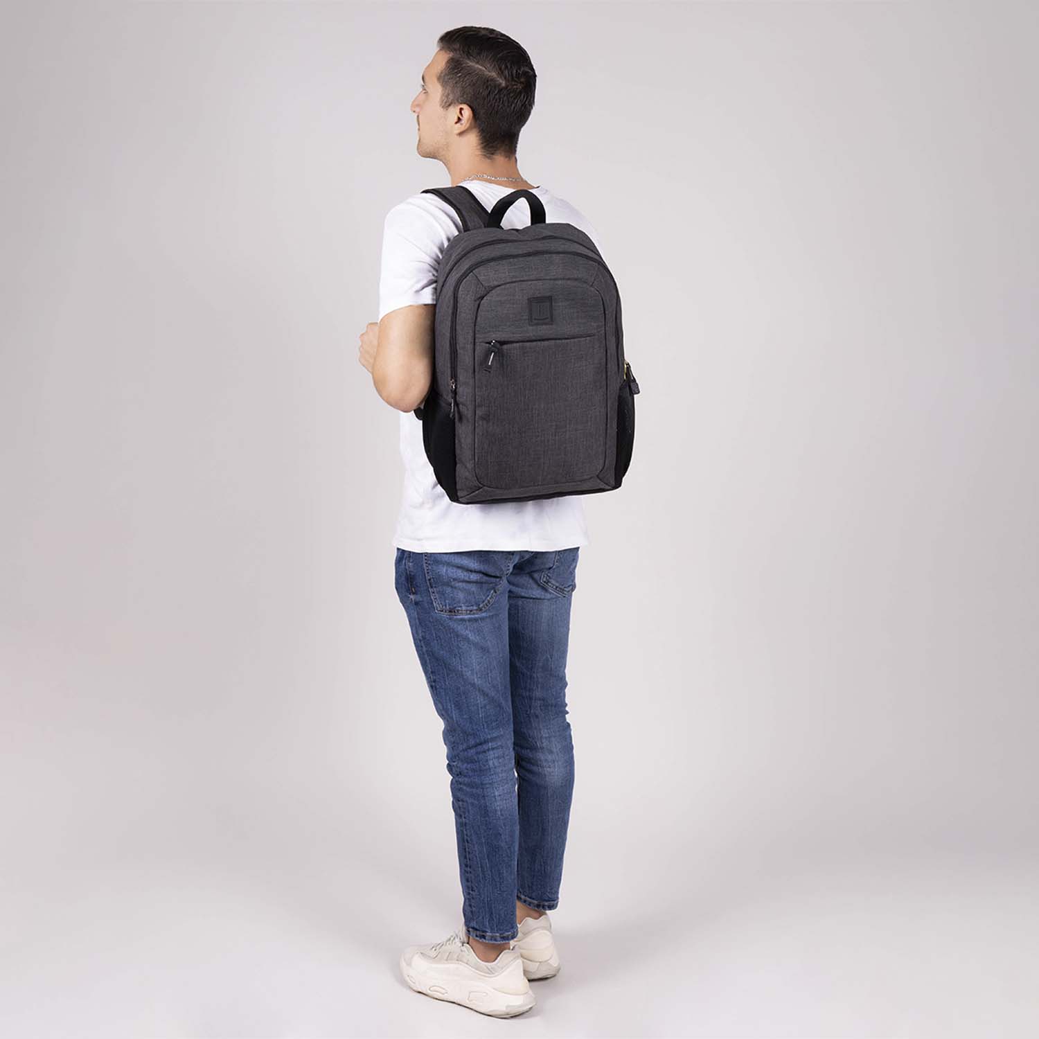 Mochila juvenil negra 1818 by Chenson con amplio compartimento - vista 2