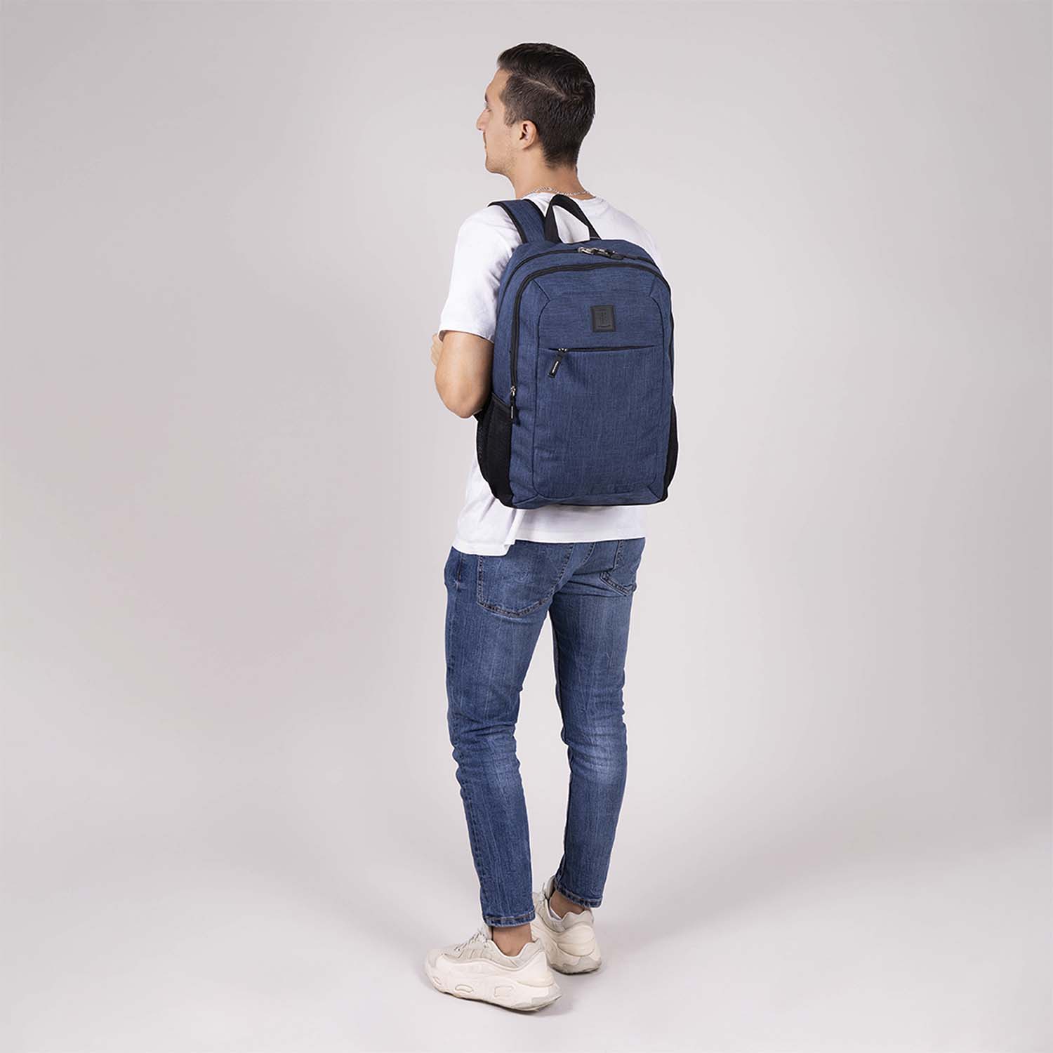 Mochila escolar juvenil 1818 by Chenson azul con amplio compartimento - vista 2