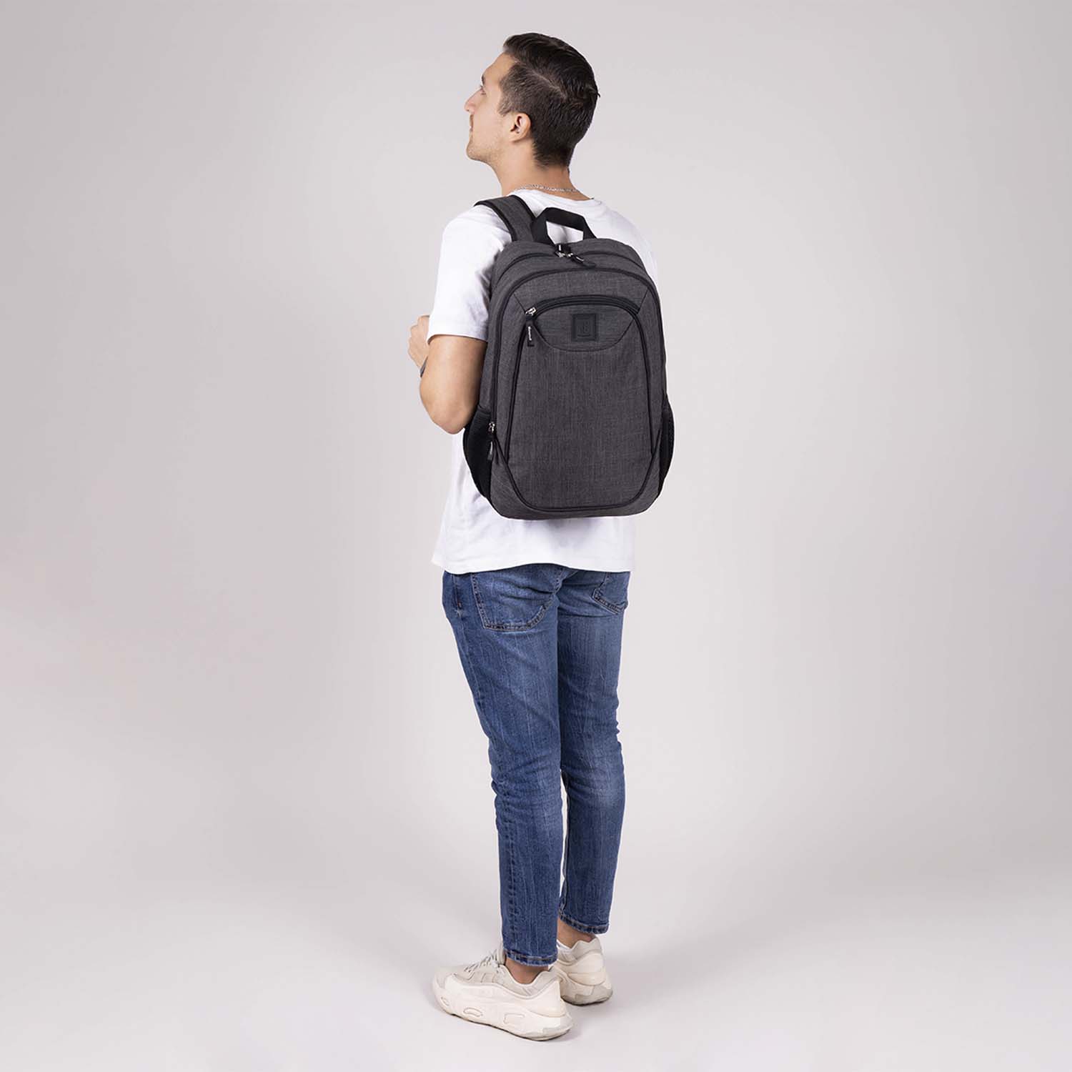Mochila juvenil 1818 by Chenson negra con amplios compartimentos - vista 2