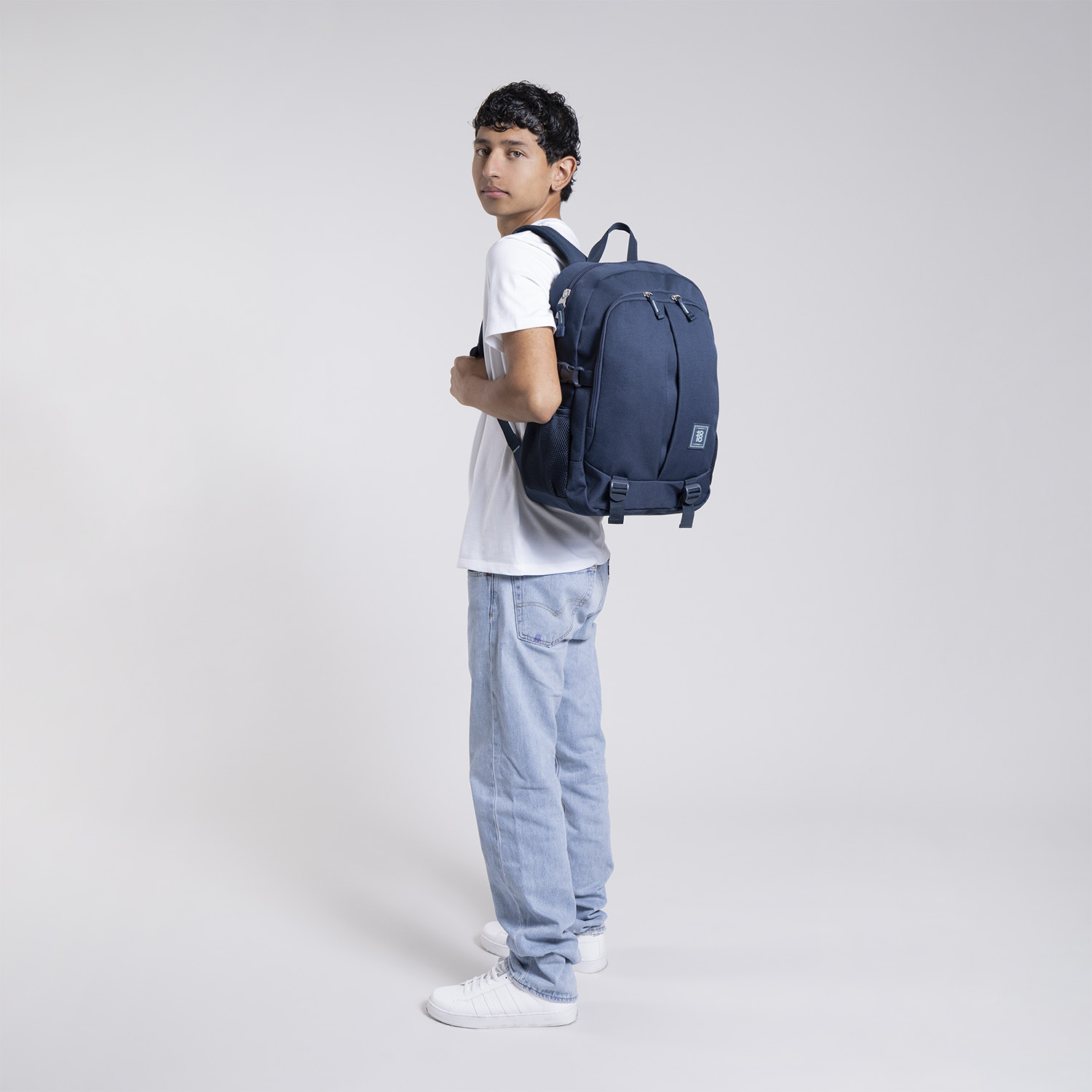 Mochila escolar juvenil 1818 by Chenson azul marino con amplio compartimento - vista 2