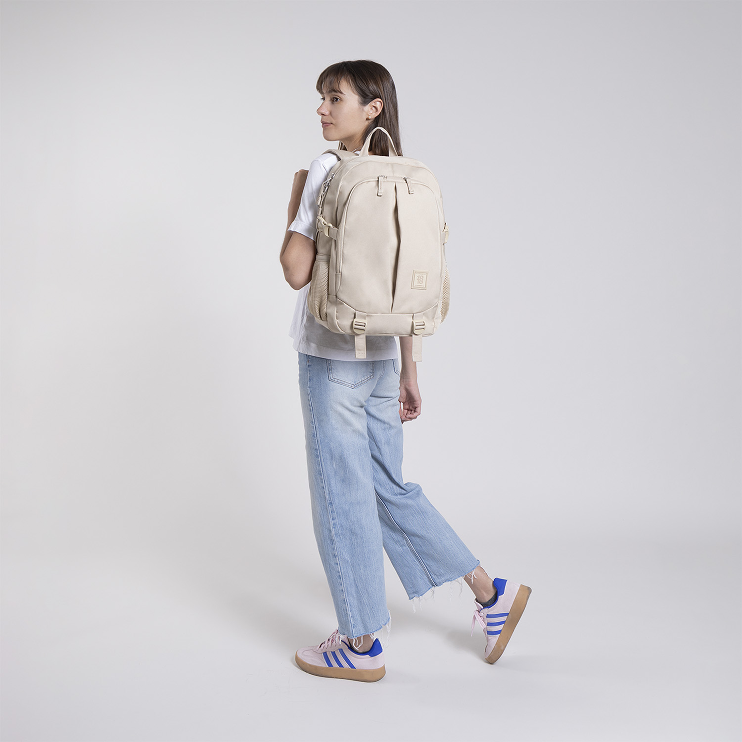 Mochila escolar juvenil 1818 by Chenson beige con amplio compartimento - vista 2