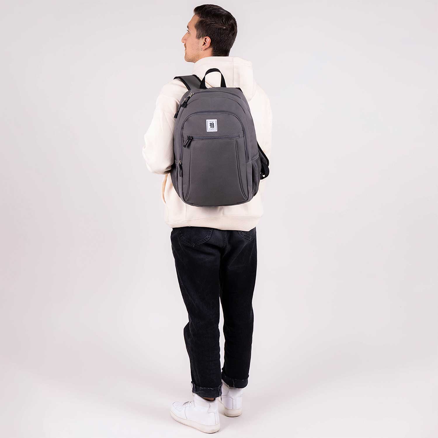 Mochila escolar juvenil 1818 by Chenson color gris con amplios compartimentos - vista 2