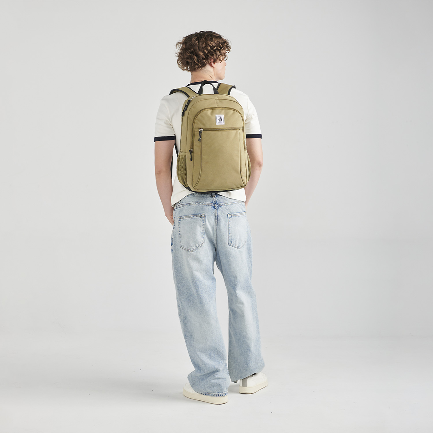 Mochila escolar juvenil 1818 by Chenson Verde Seco con amplio compartimento - vista 2