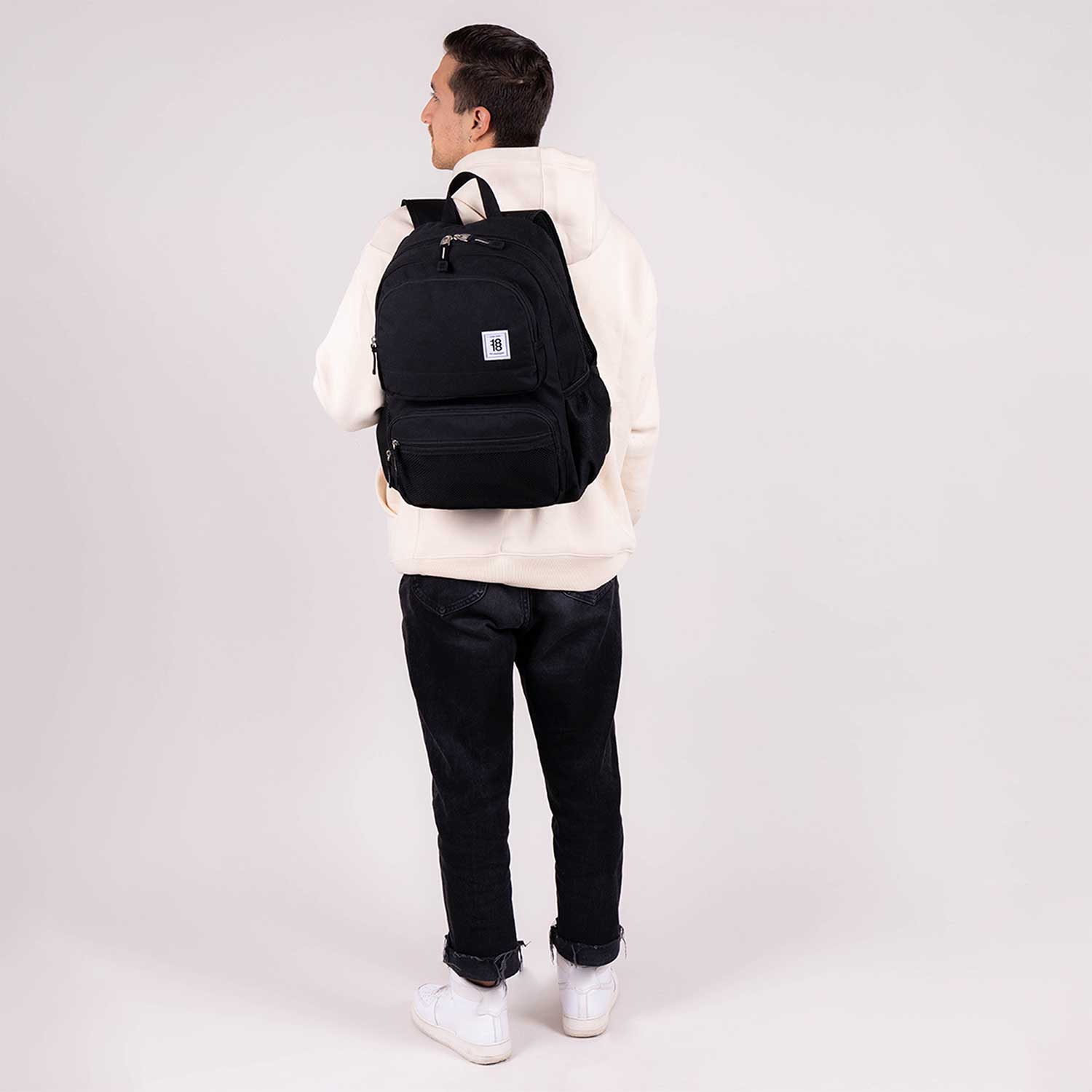 Mochila escolar juvenil 1818 by Chenson color negro con amplio espacio - vista 2