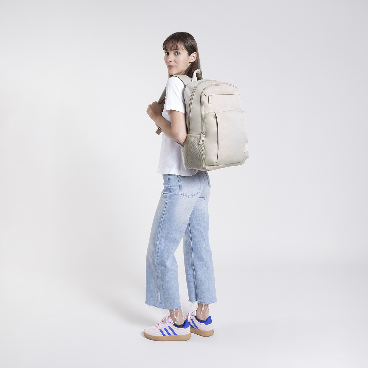 Mochila escolar juvenil 1818 by Chenson beige con amplio compartimento - vista 2