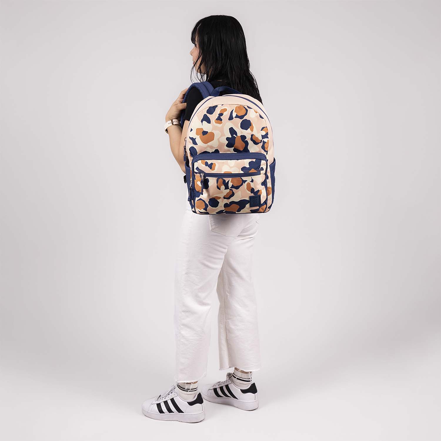 Mochila juvenil 1818 by Chenson beige con compartimento para laptop - vista 2
