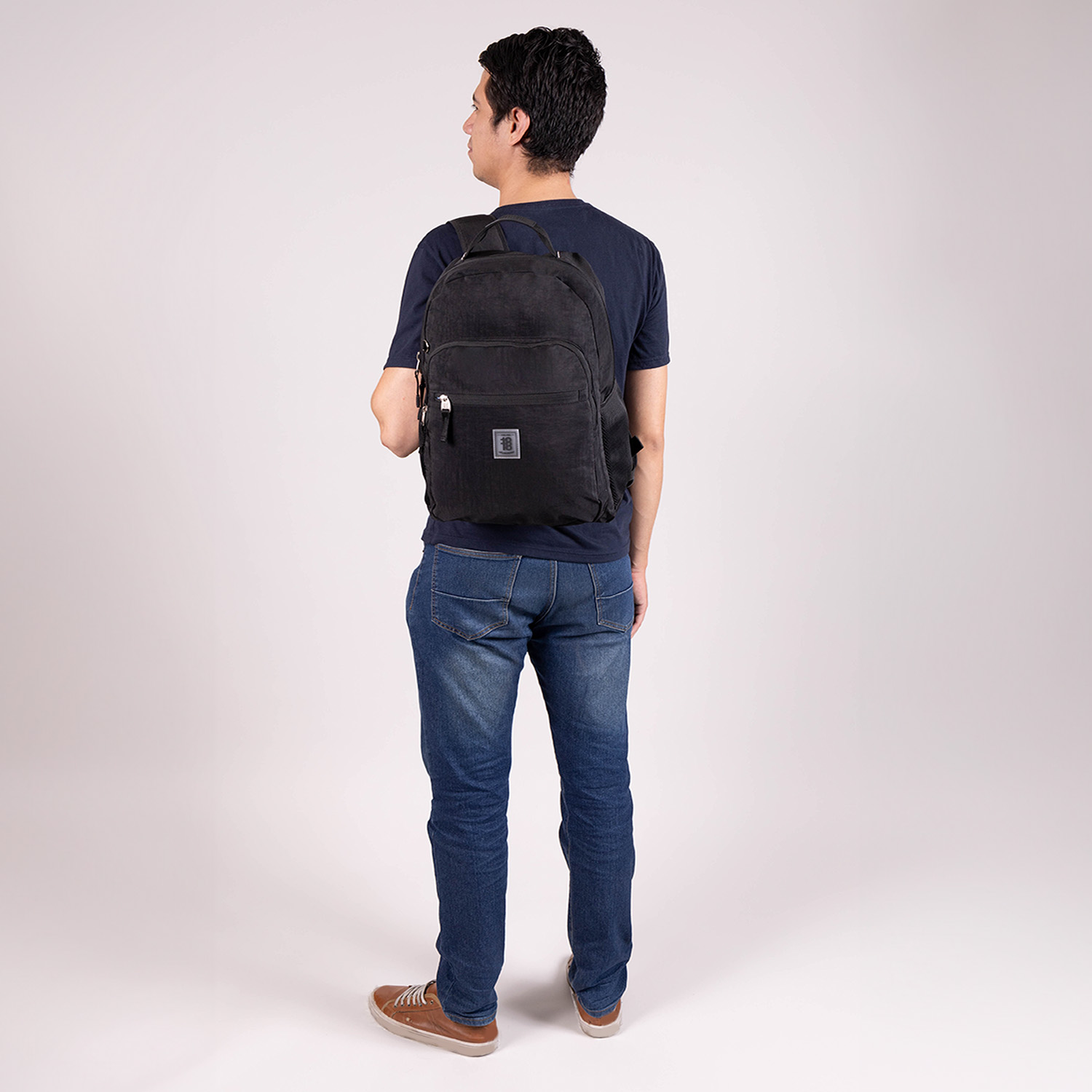 Mochila escolar juvenil negra 1818 by Chenson - Amplio compartimento - vista 2
