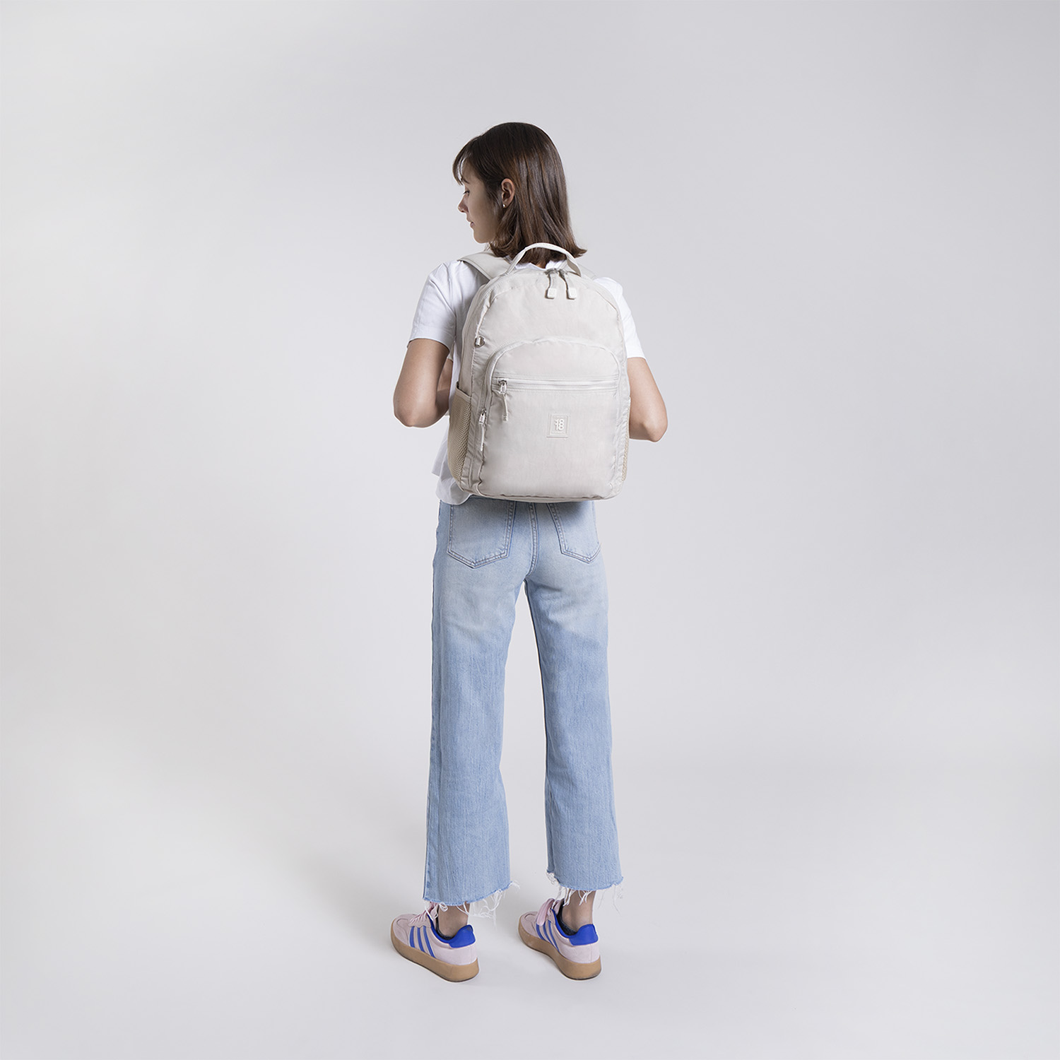 Mochila escolar juvenil 1818 by Chenson beige con amplio compartimento - vista 2