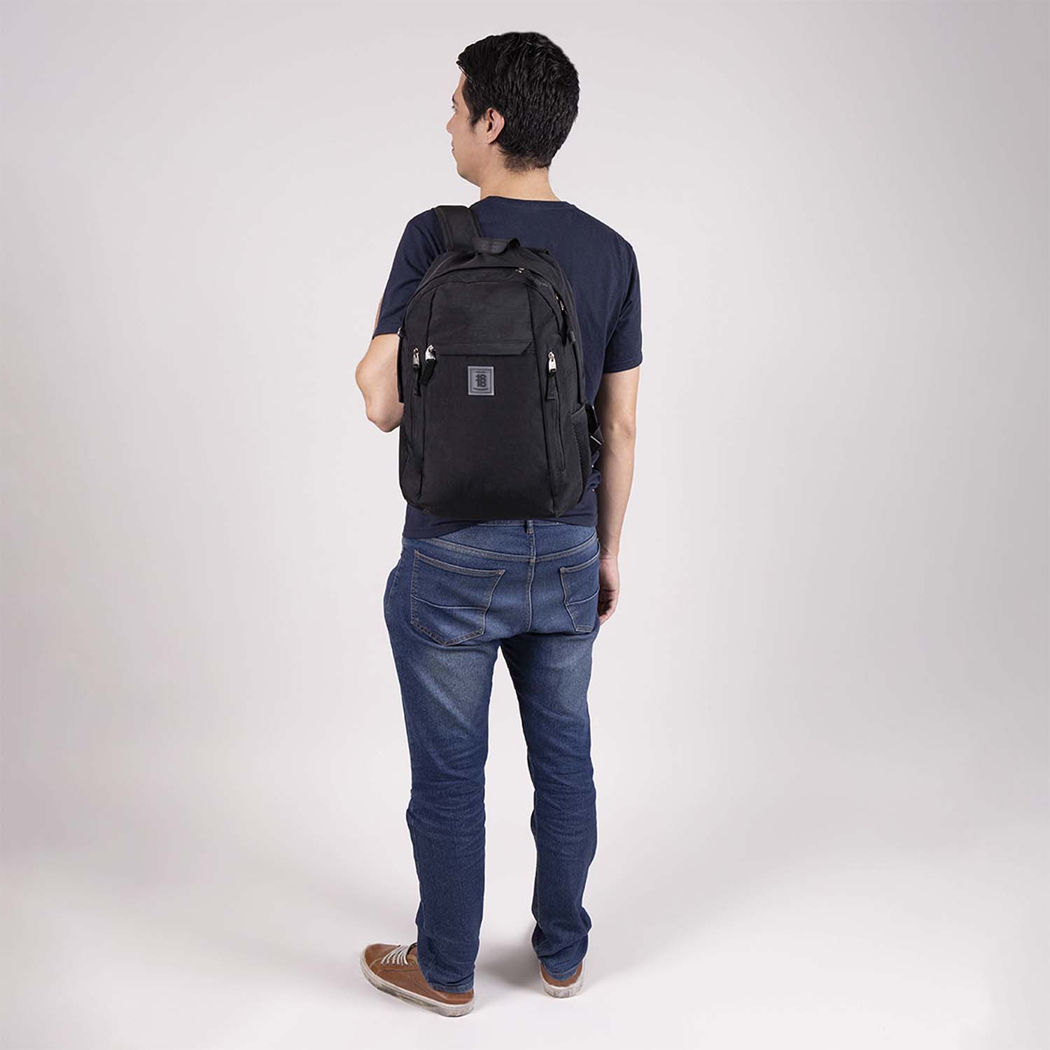 Mochila Escolar Juvenil 1818 by Chenson Negra con Amplios Compartimentos - vista 2