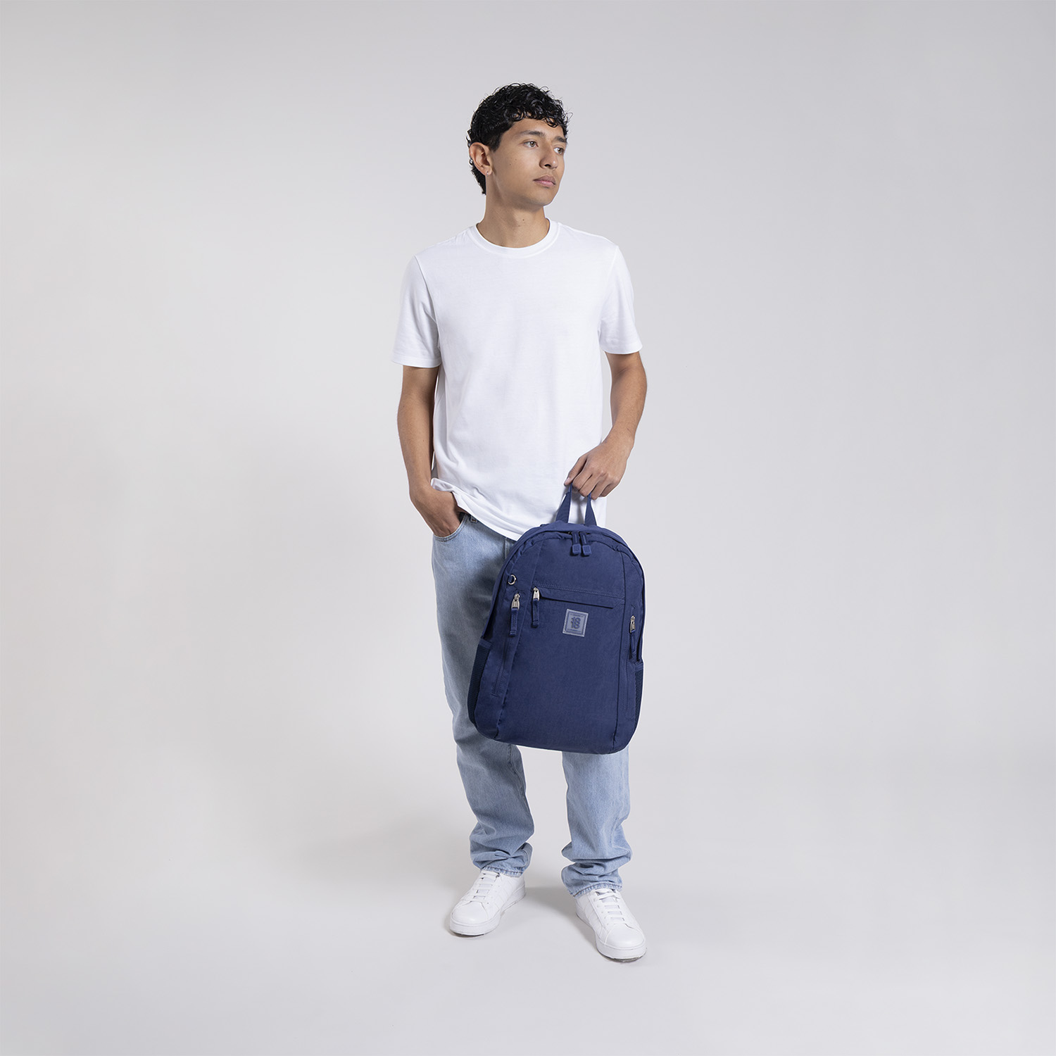 Mochila escolar juvenil 1818 by Chenson azul marino con múltiples compartimentos - vista 2