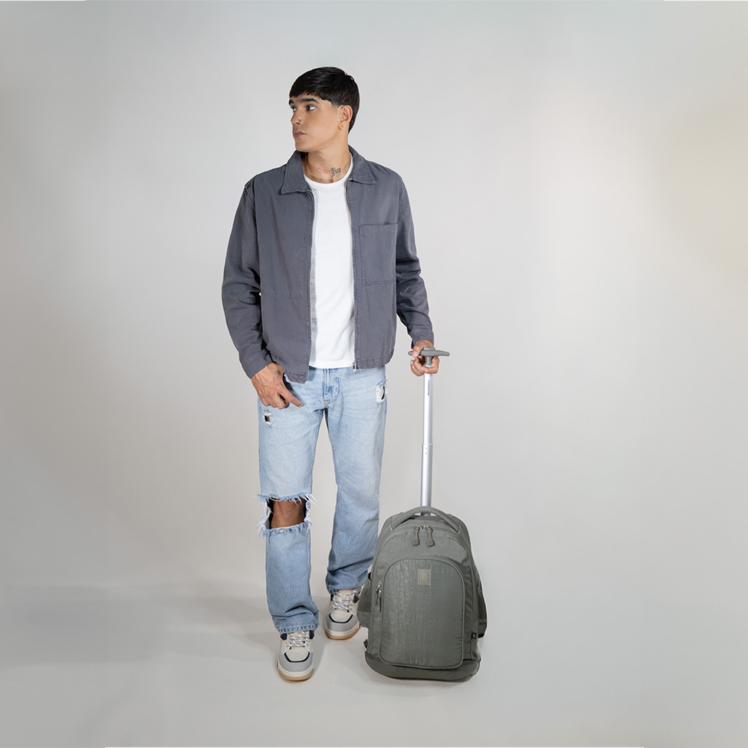 Mochila con Ruedas 1818 by Chenson Verde Seco con Llantes LED - vista 2