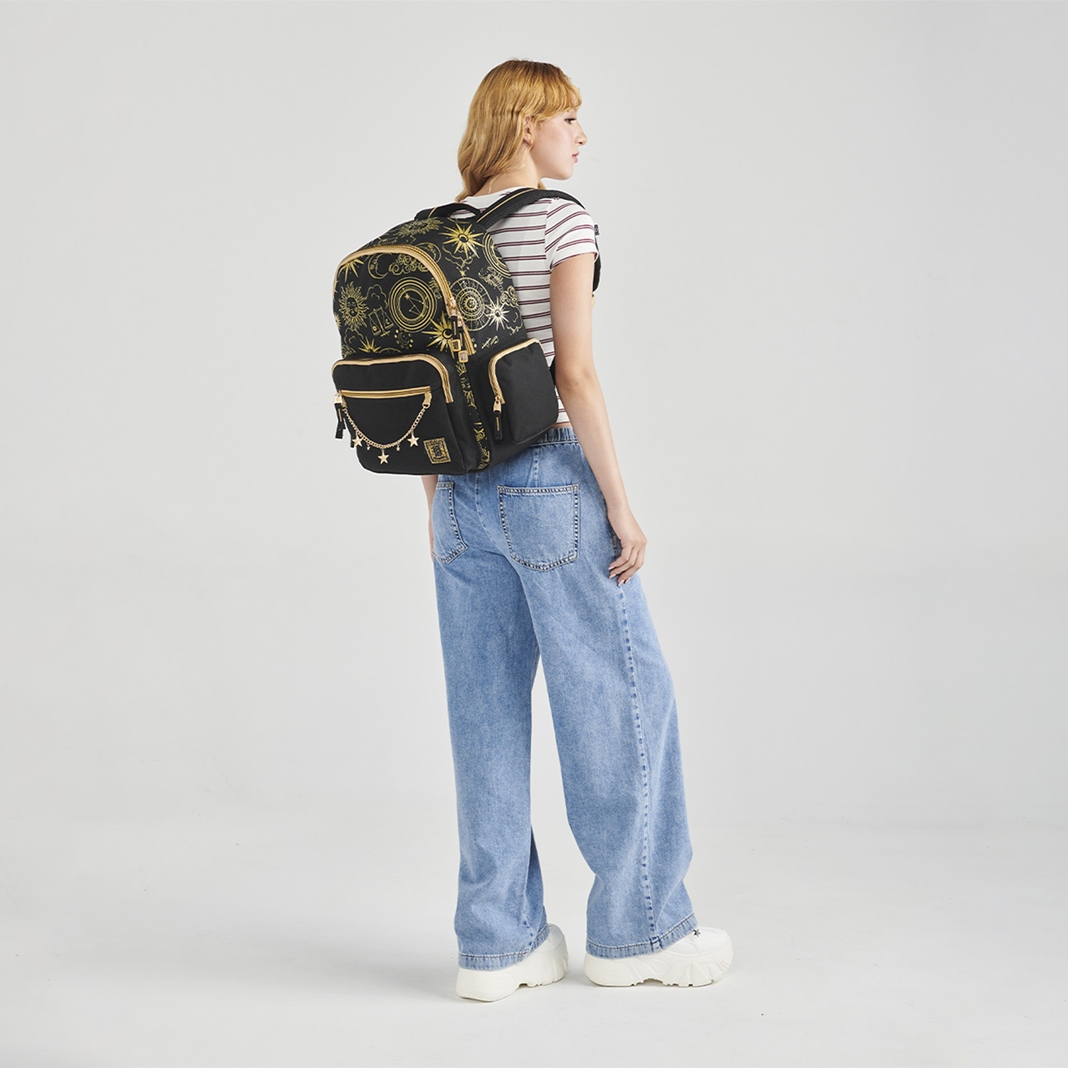 Mochila escolar juvenil 1818 by Chenson negra con amplio compartimento - vista 2