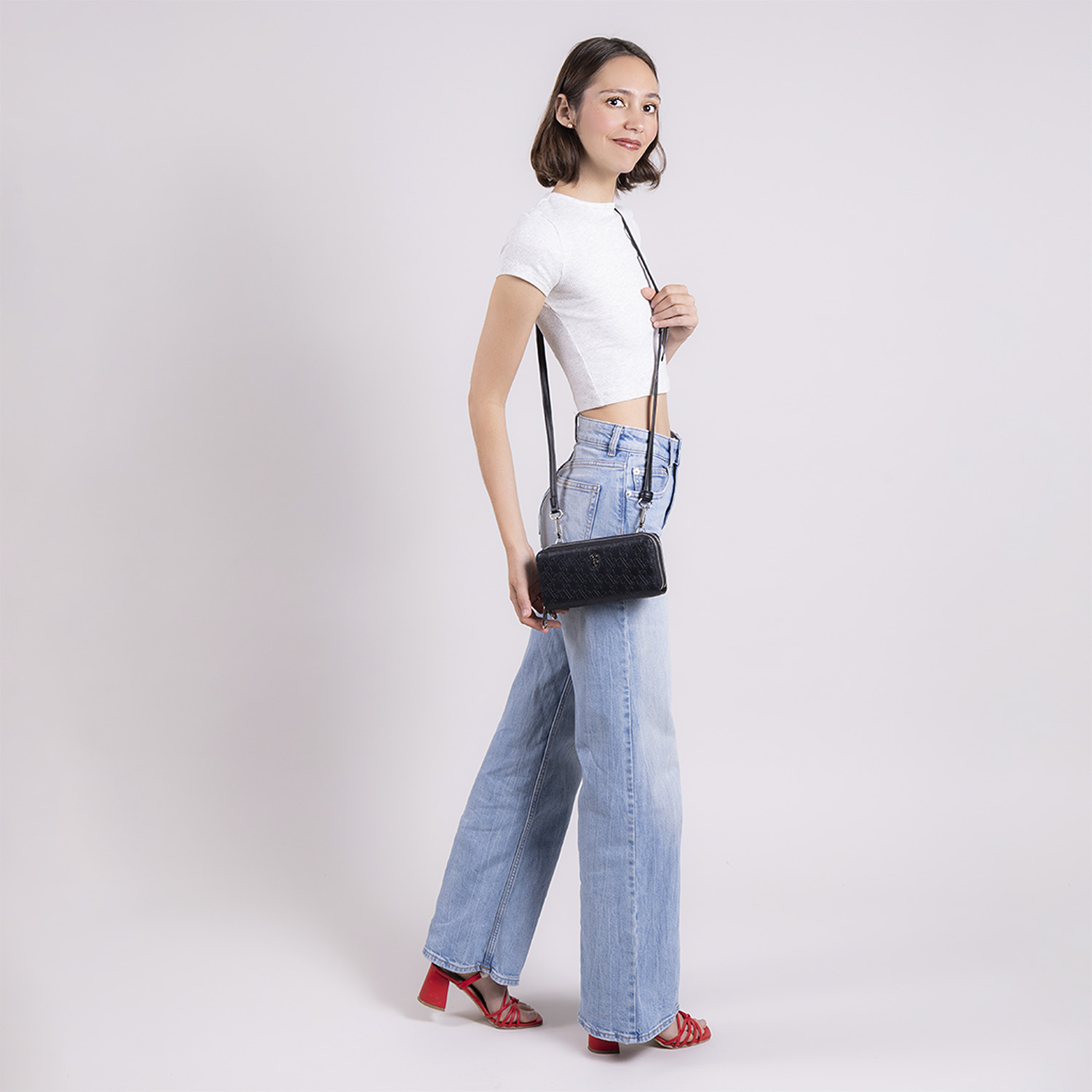 Cartera Barbie by Chenson negra para dama con compartimento doble - vista 2