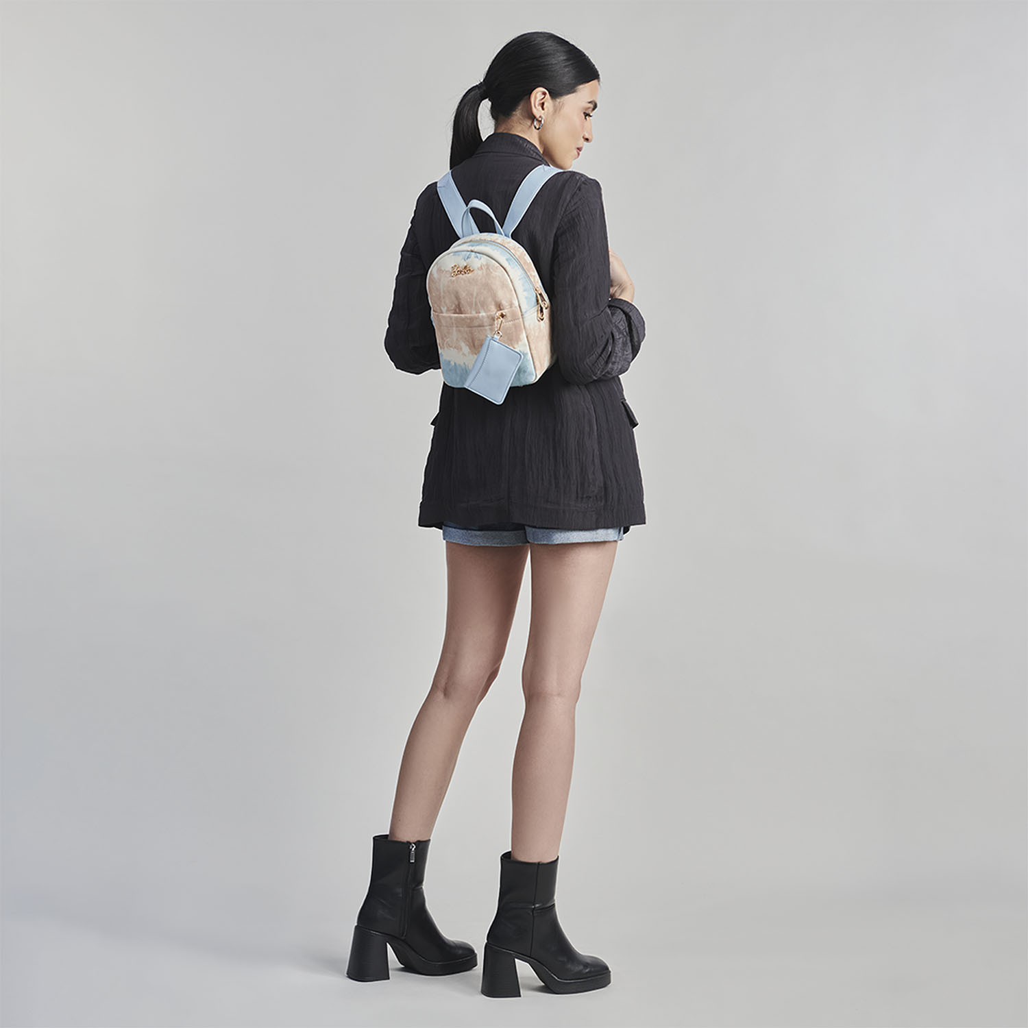 Mochila para dama Barbie by Chenson en azul con bolsillo frontal - vista 2
