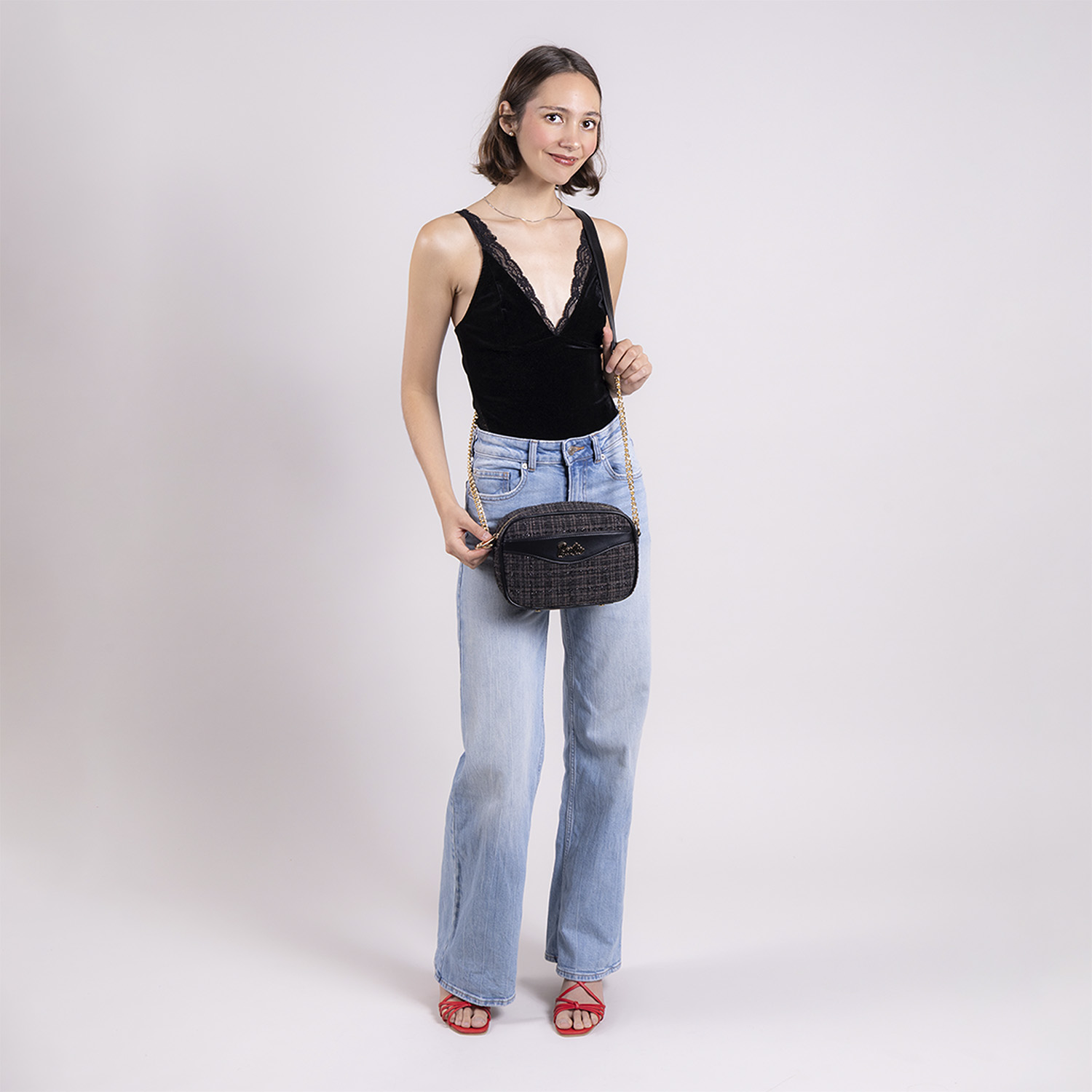 Bolsa de Lado Barbie by Chenson Negra para Dama con Estilo y Funcionalidad - vista 2