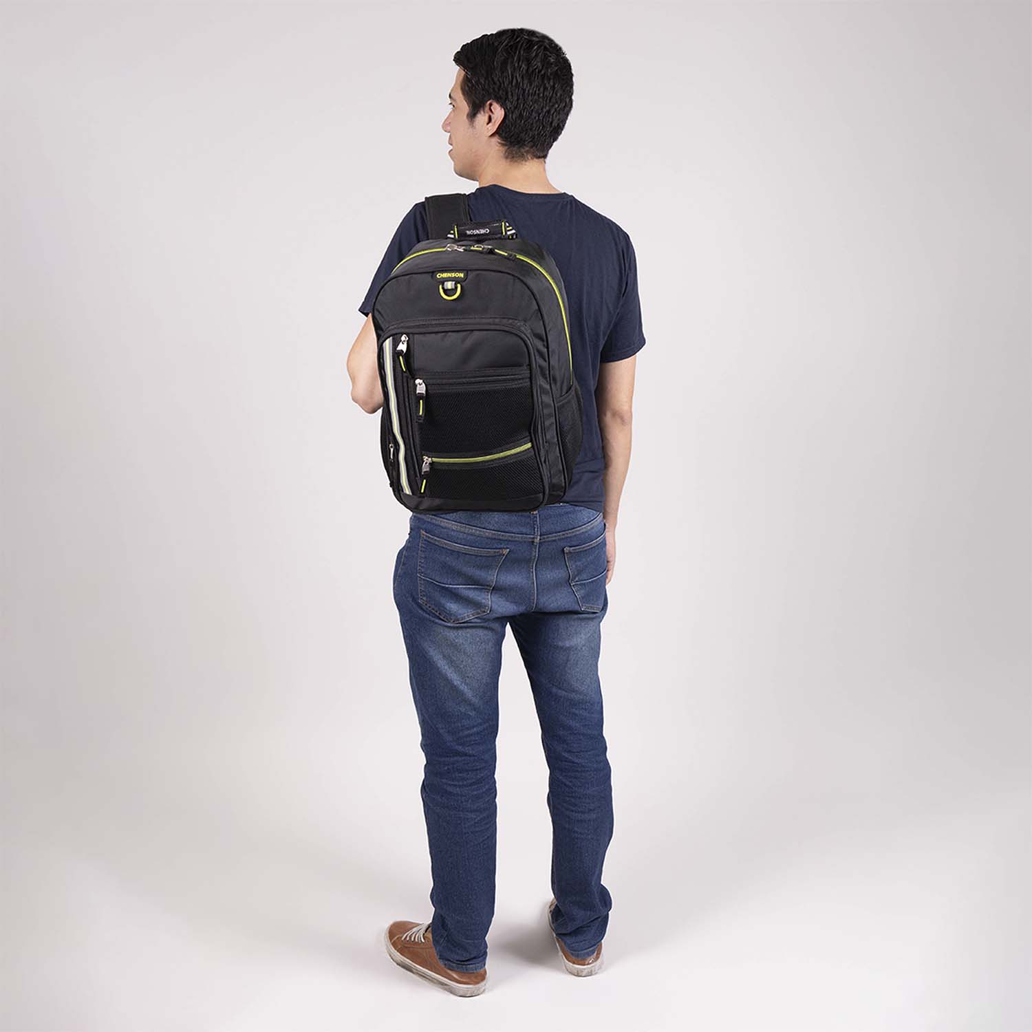Mochila escolar Chenson Clásico negra con diseño funcional y amplio espacio - vista 2